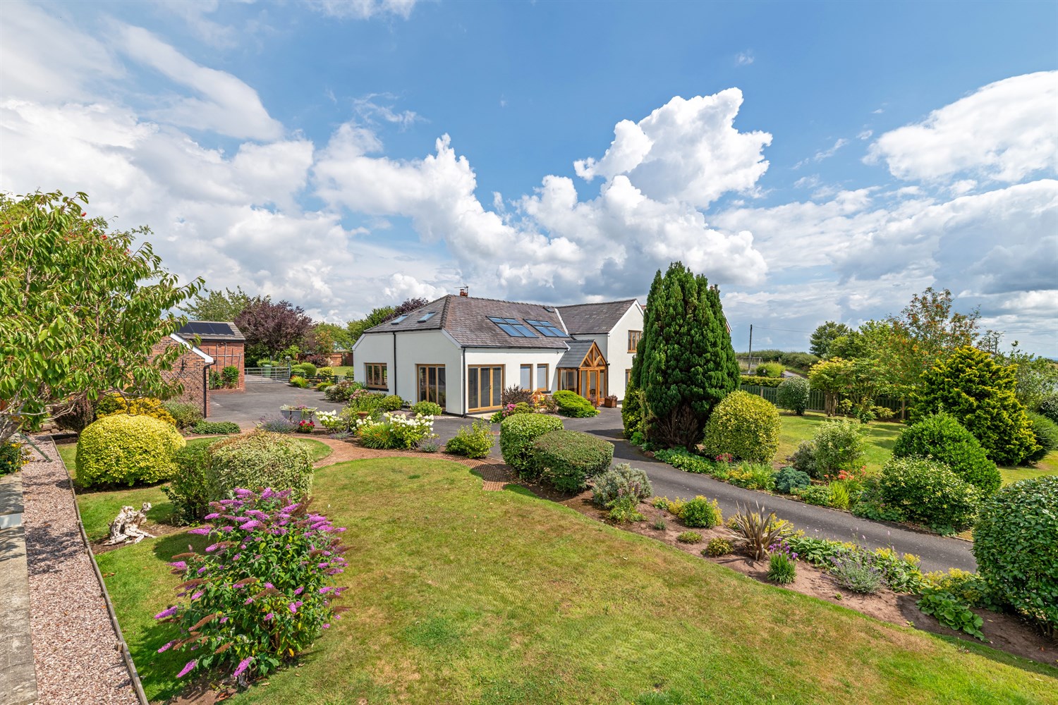 4 bedroom detached house for sale 0