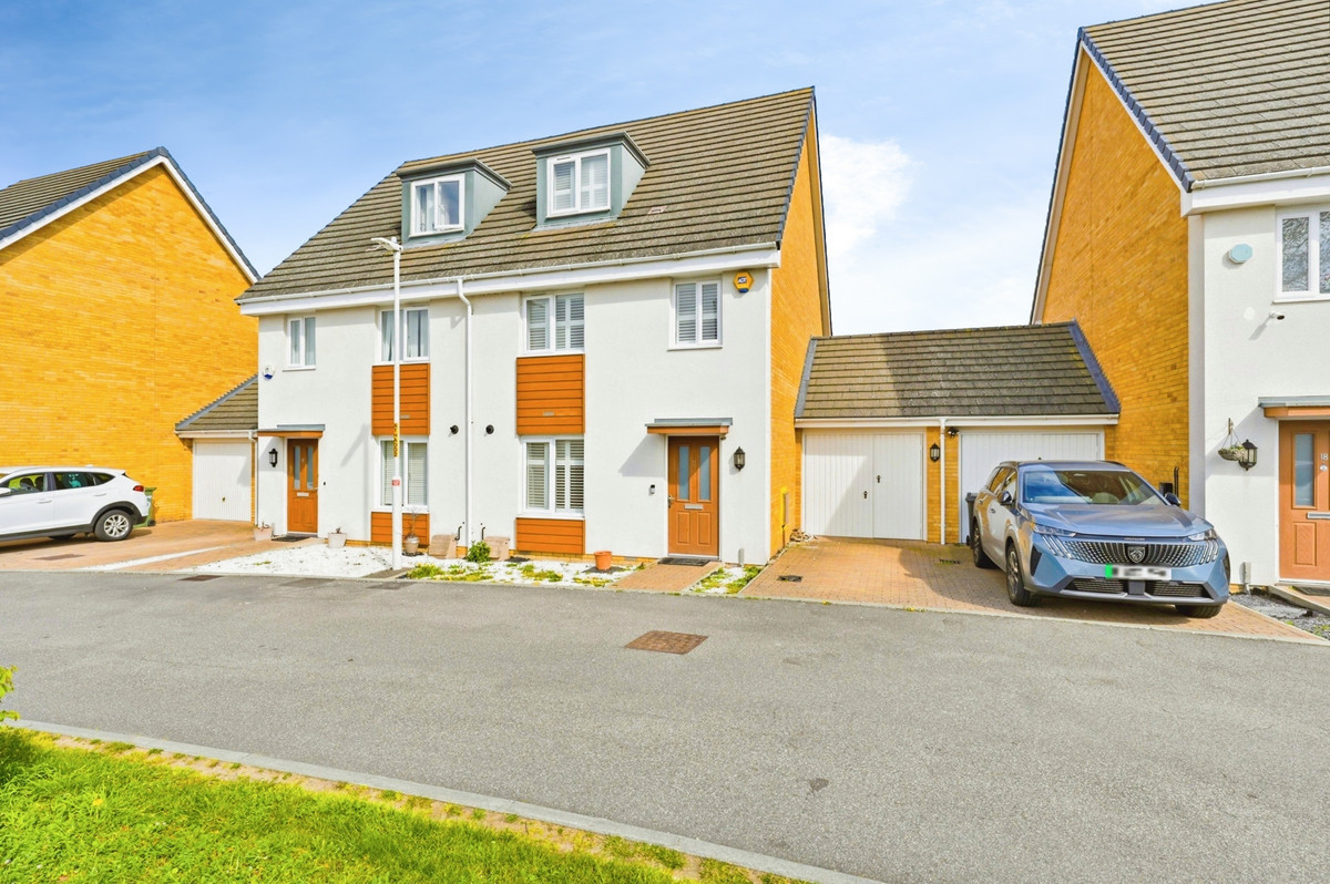 17, Tyndal Way, Dartford photo 2