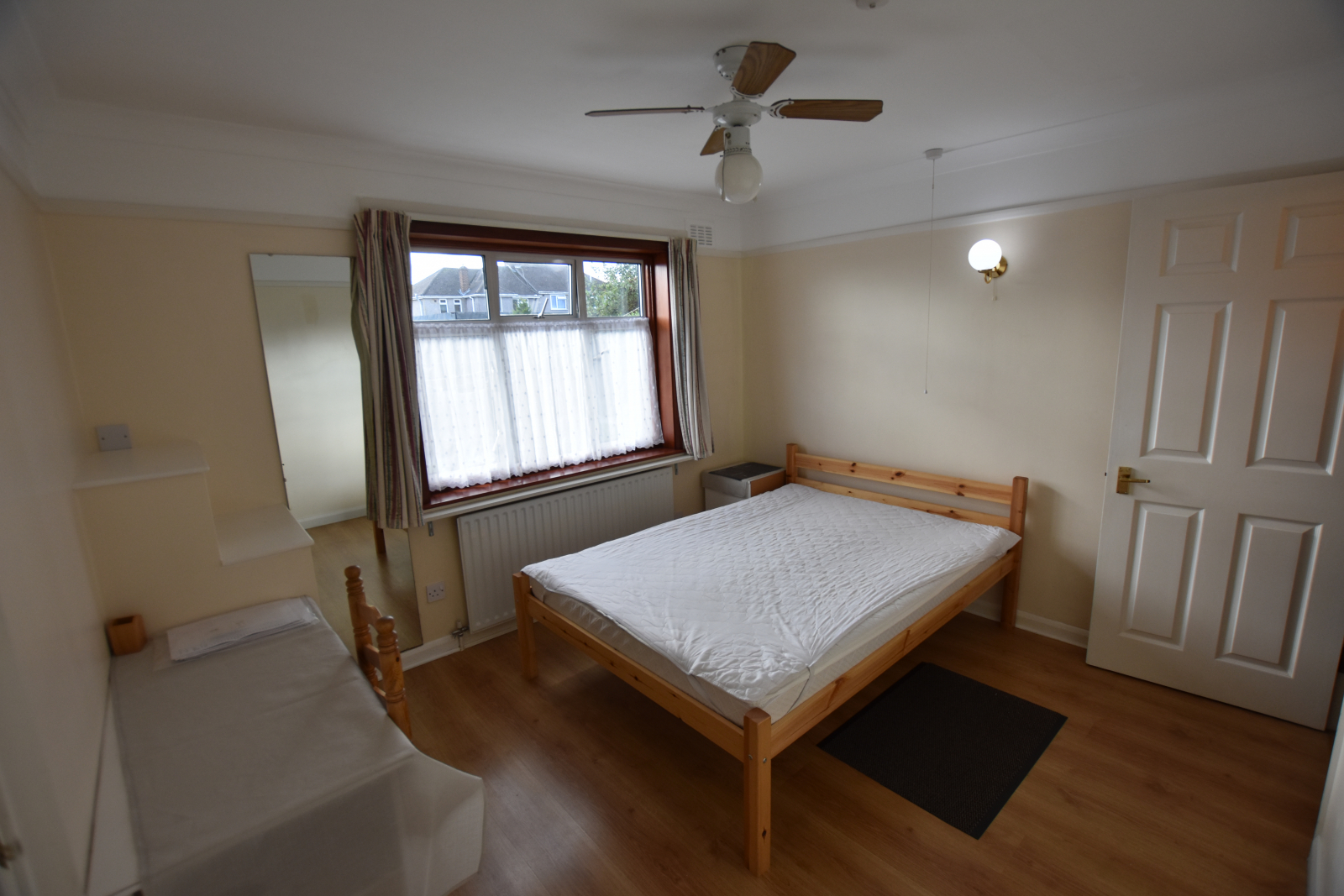 Flat 2, 28 Newlands Close, Wembley photo 5