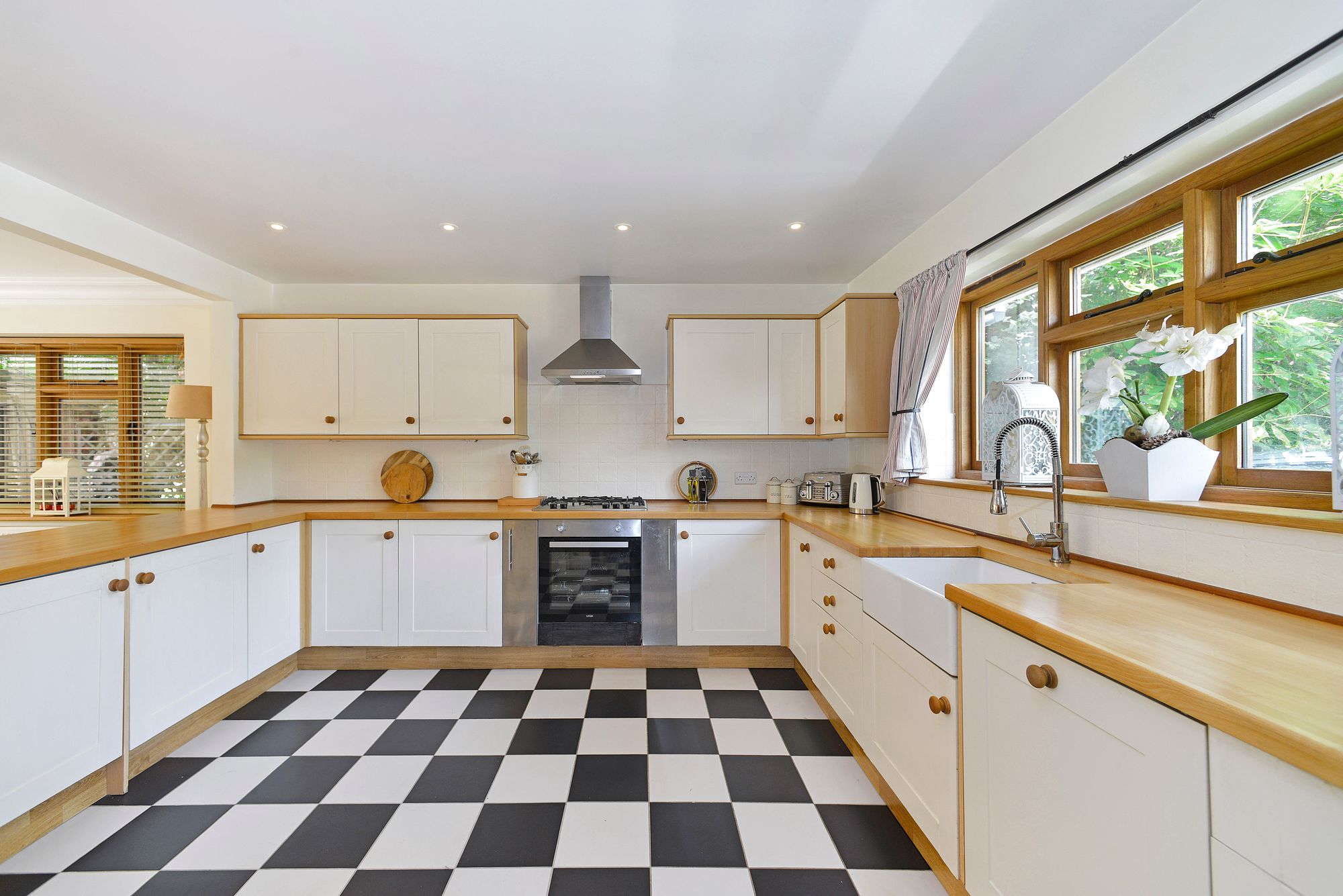 5 bedroom detached house for sale 0