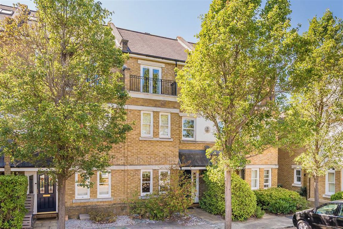 59, Admiralty Way, Teddington photo 2