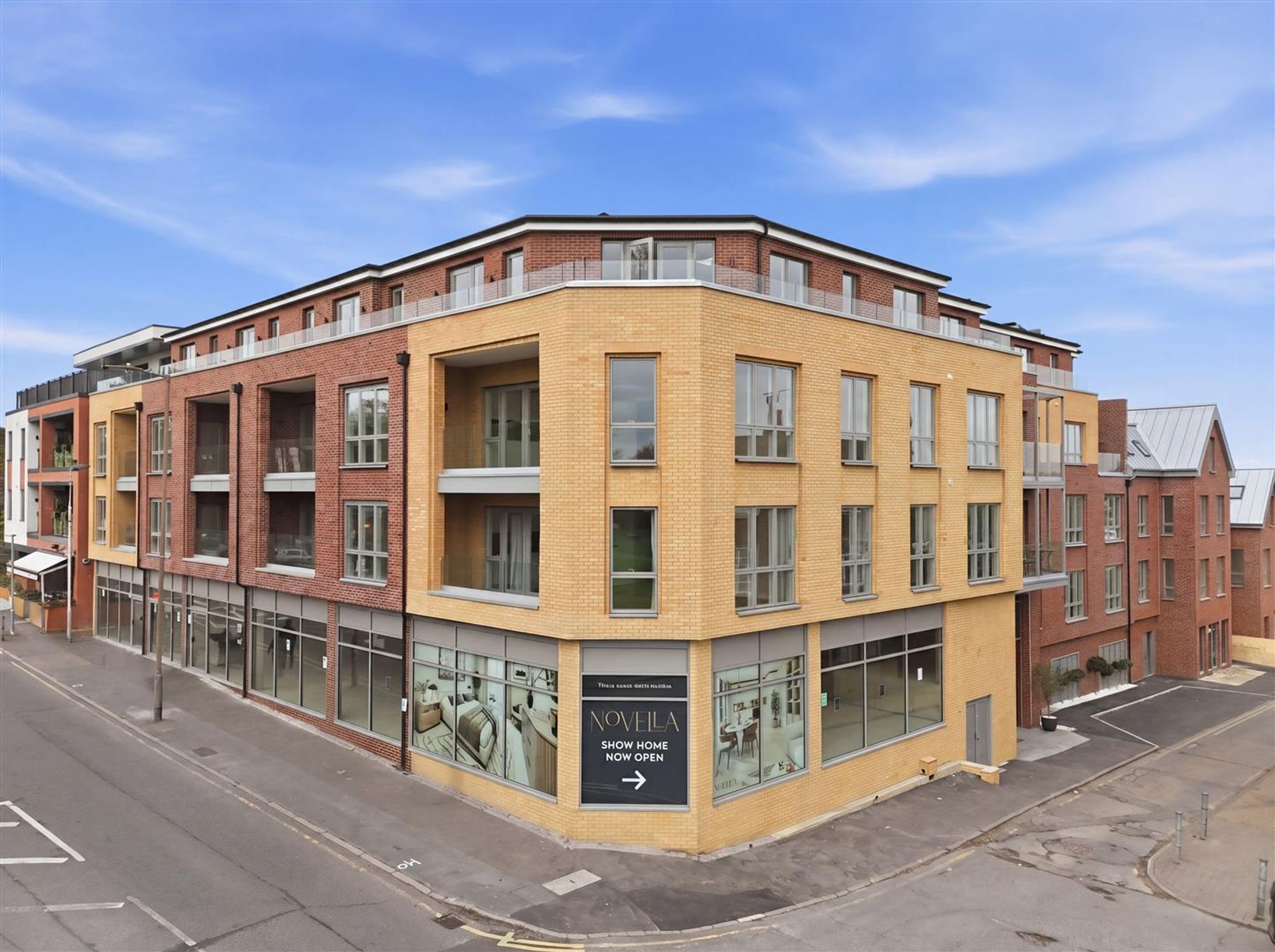 2-bed flat on Flat 2, Novella House, Chigwell, £2,500/mo