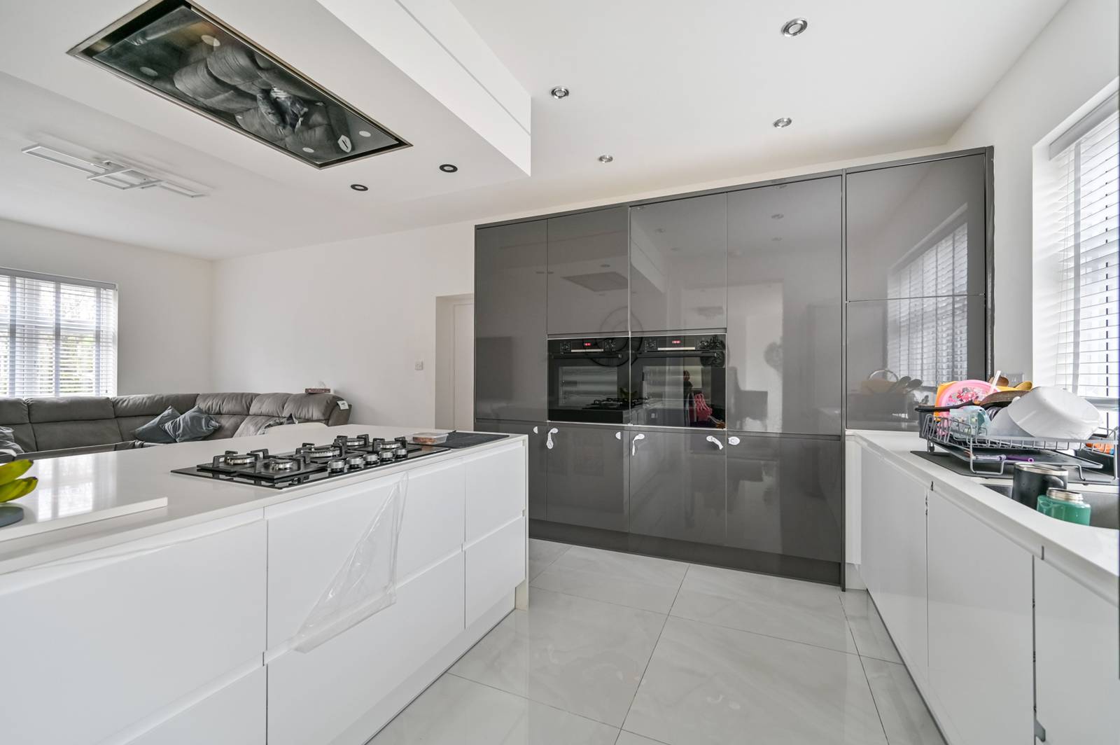 4 bedroom semi-detached house for sale 0