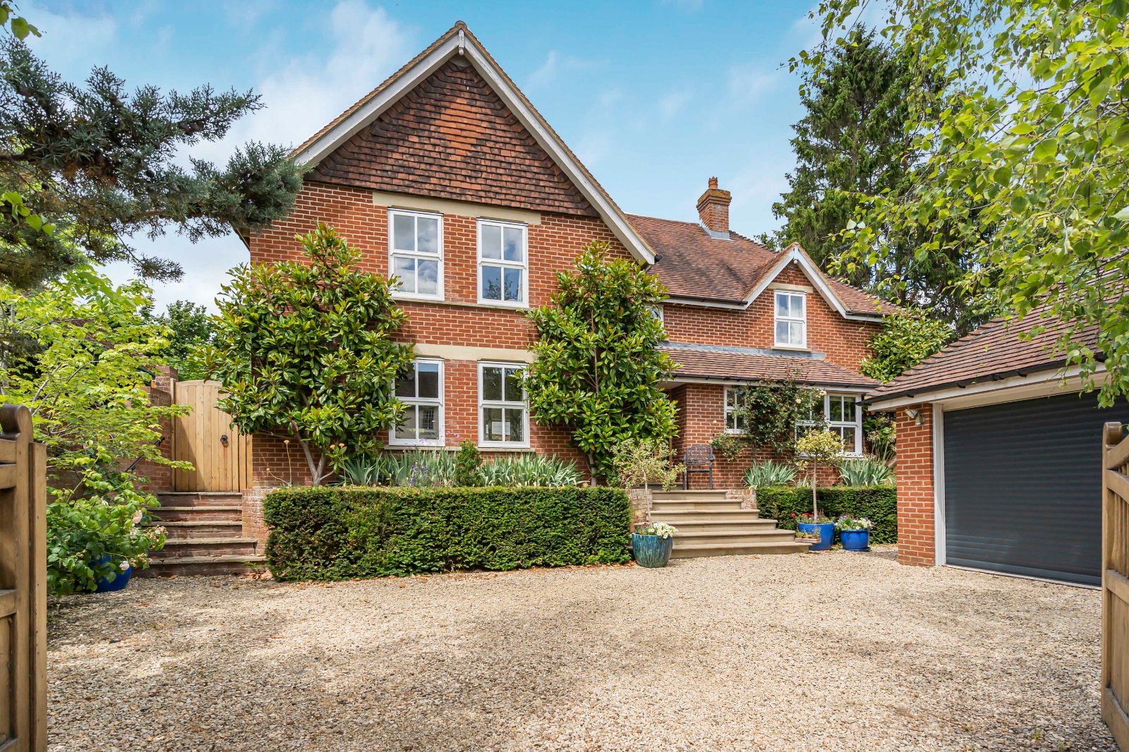 4 bedroom detached house for sale 0