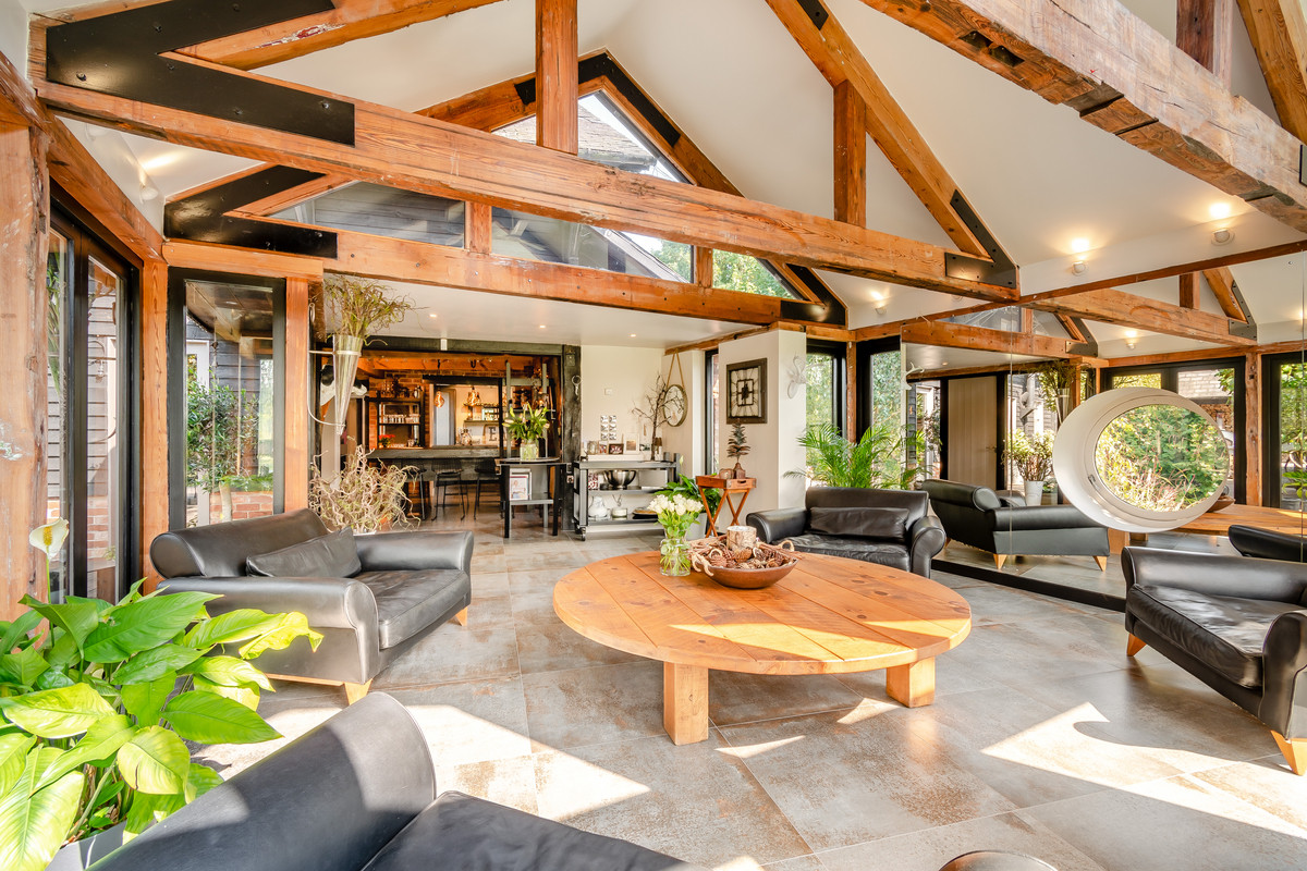 6 bedroom detached house for sale 0