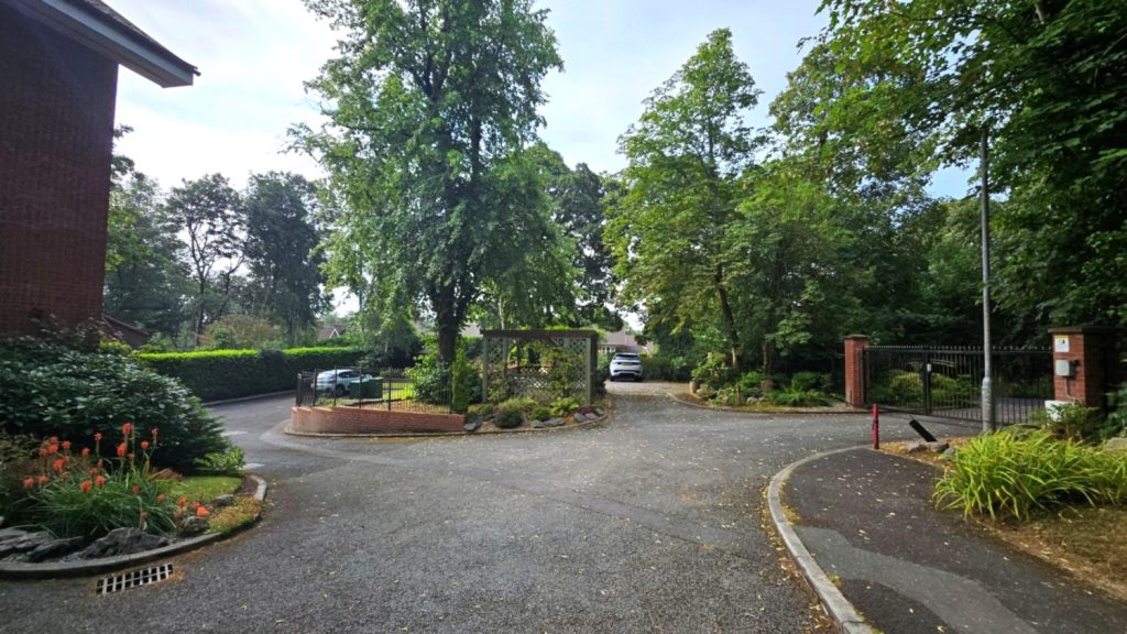 Apt 1, Palmerstone Court, Bolton photo 4