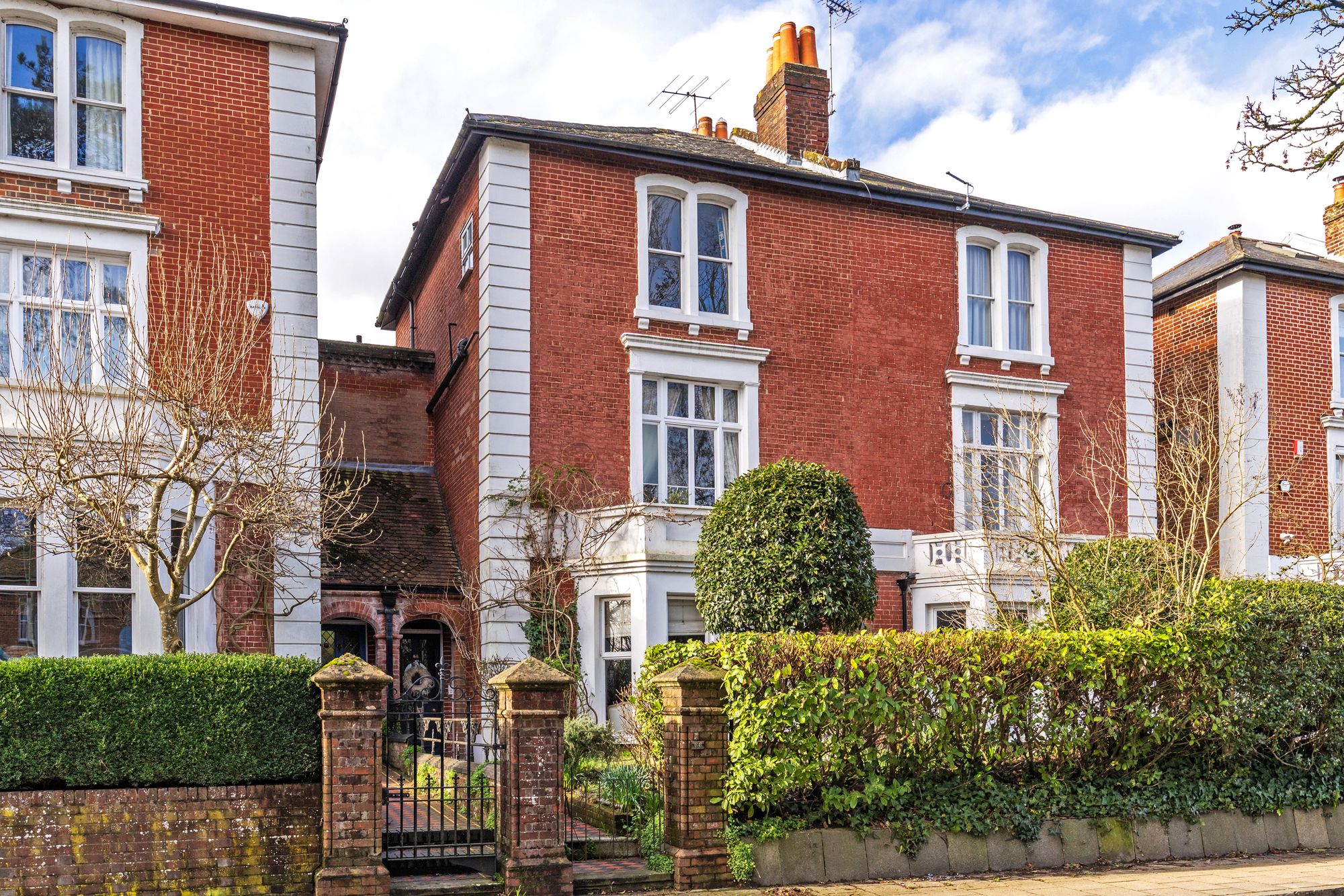 5 bedroom semi-detached house for sale 0