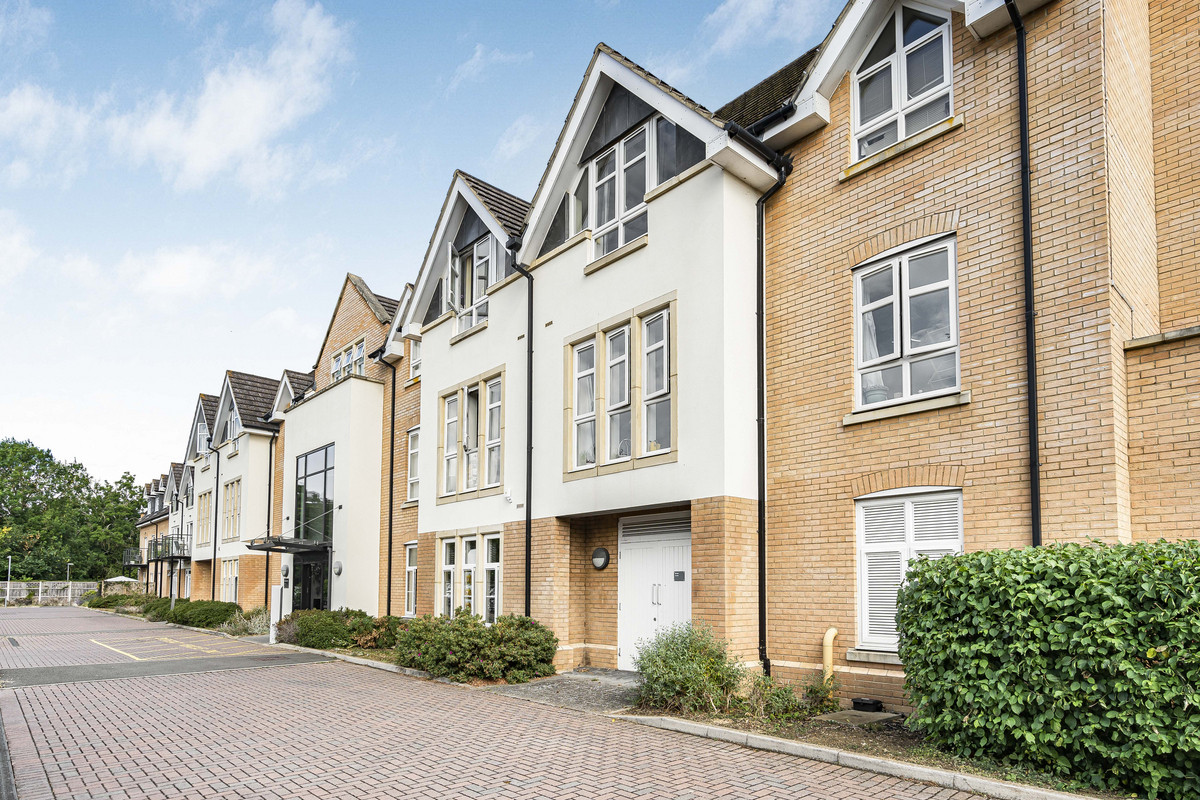 2-bed flat on 25 Moorside Place, The Moors, Kidlington, £175,000