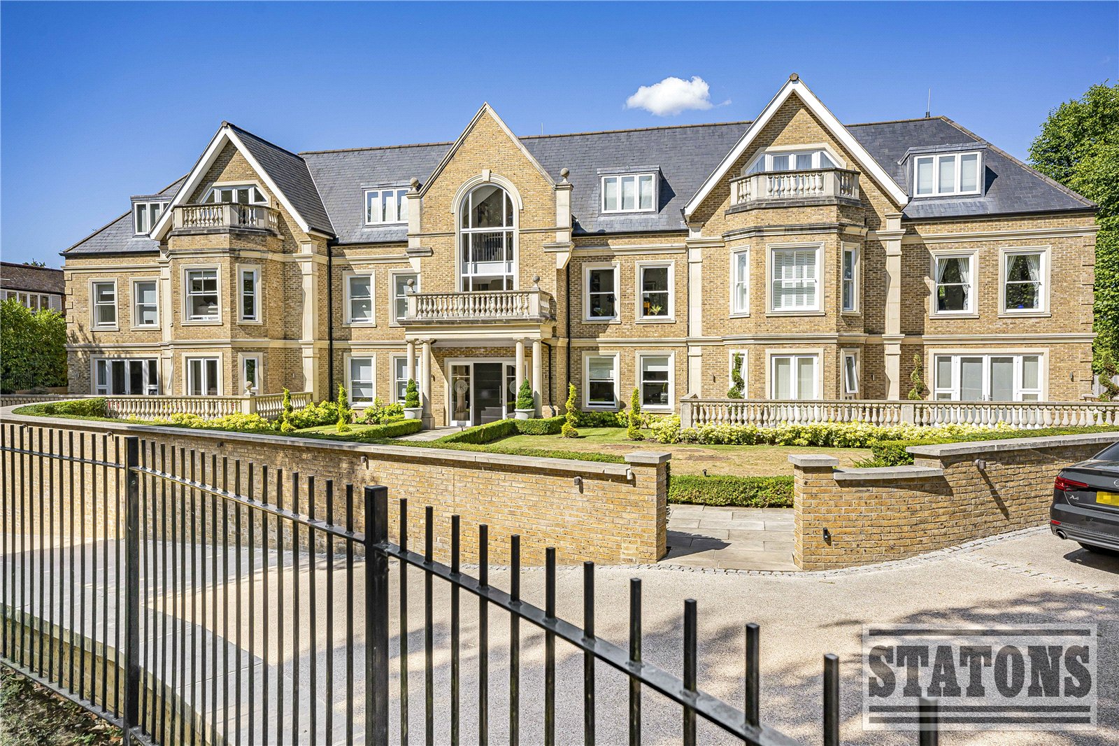 3 bedroom flat for sale 0