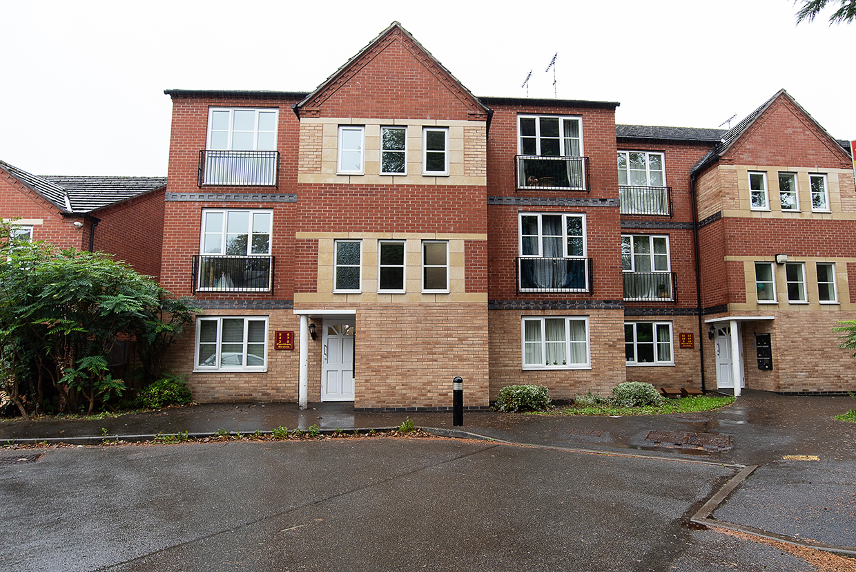 2-bed flat on 3, Pavilion Grove, Burton upon Trent, £118,000