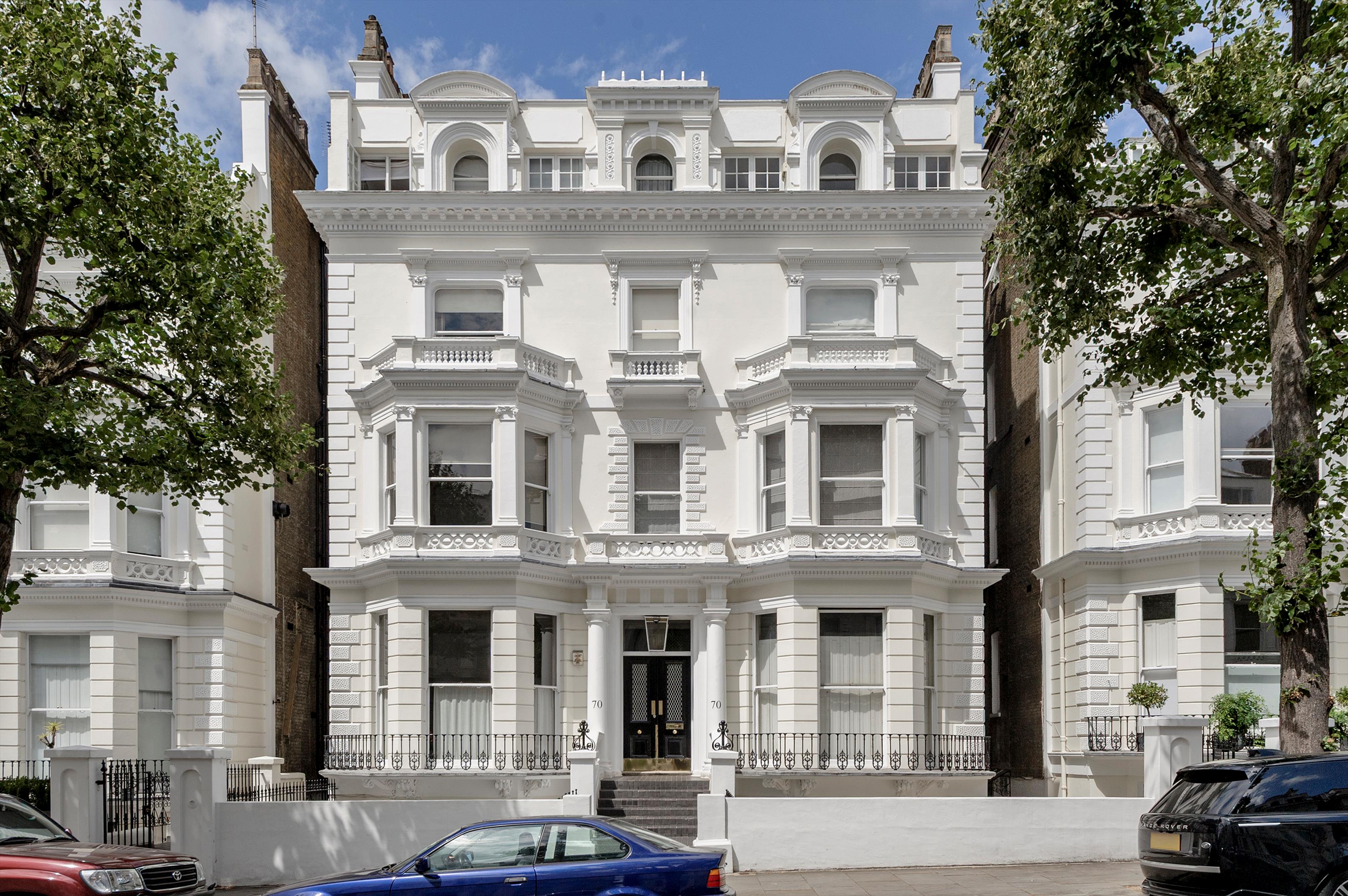 4 bedroom flat for sale 0