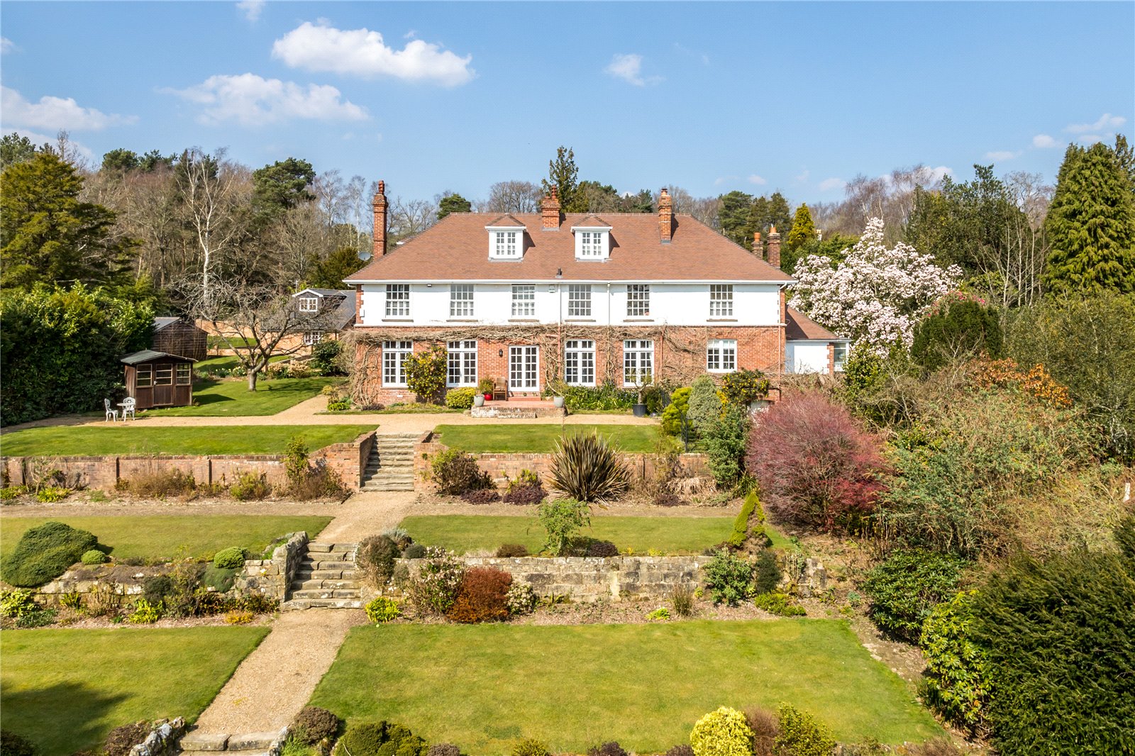 6 bedroom detached house for sale 0