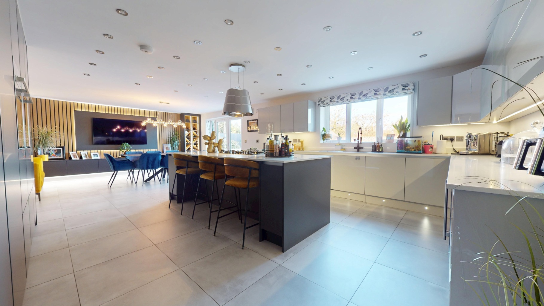 5 bedroom detached house for sale 0