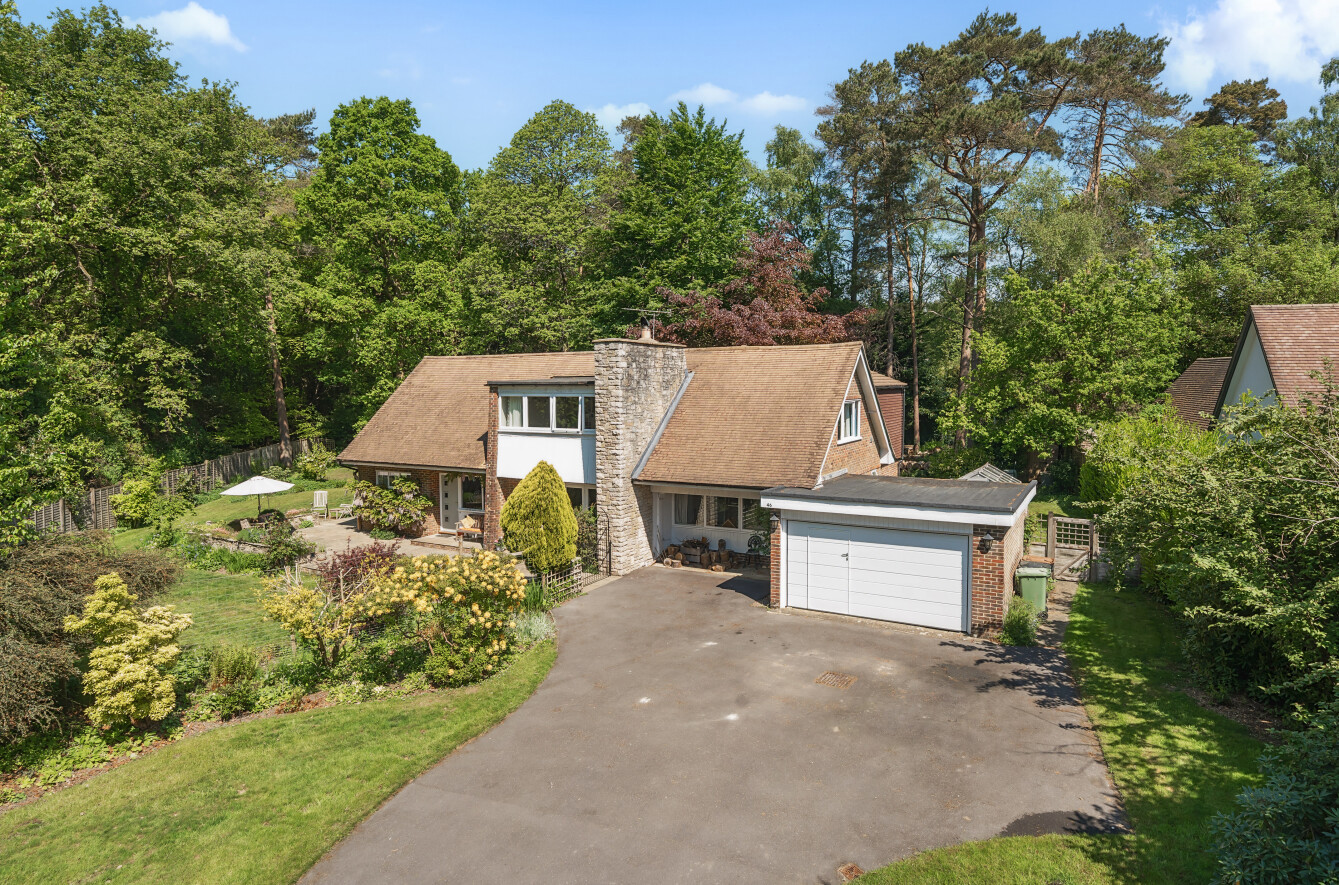 5 bedroom detached house for sale 0