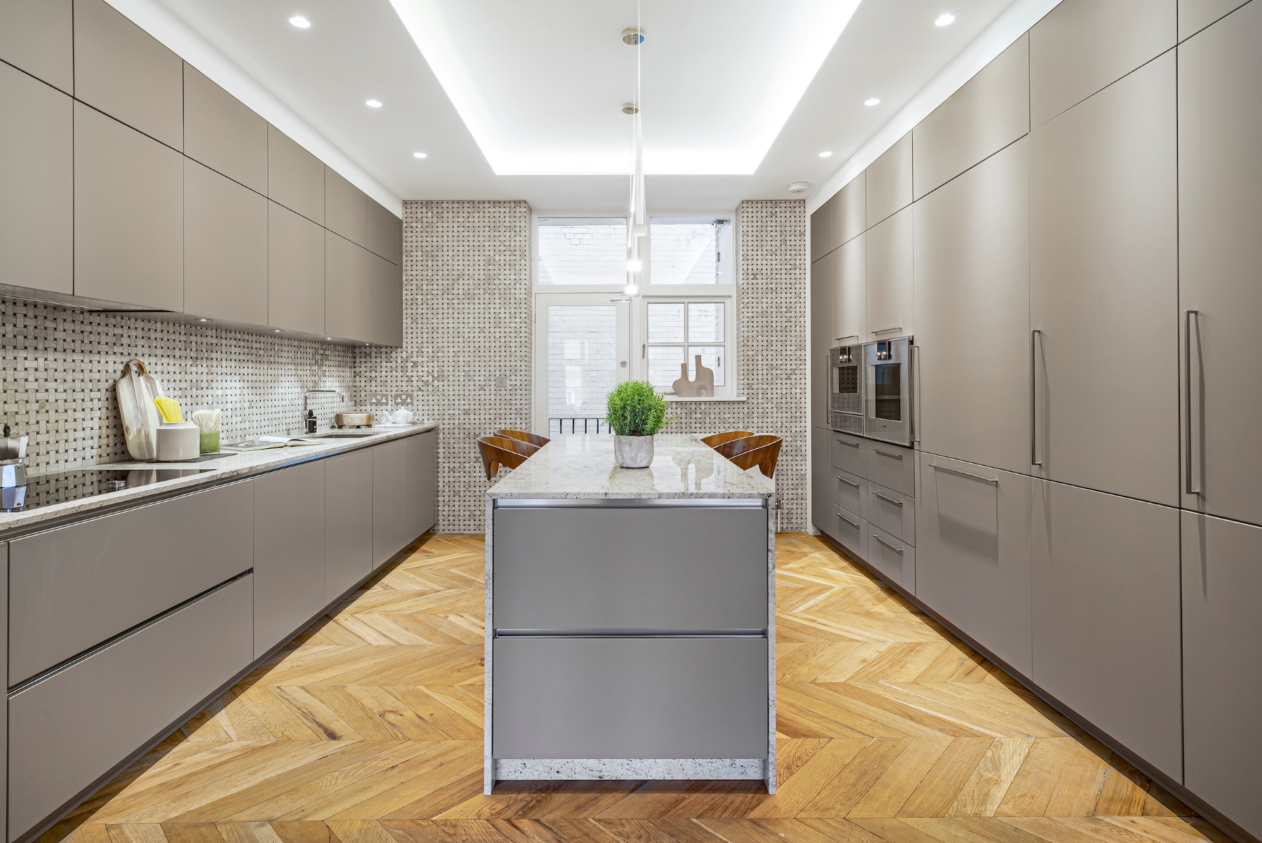 4 bedroom flat for sale 0