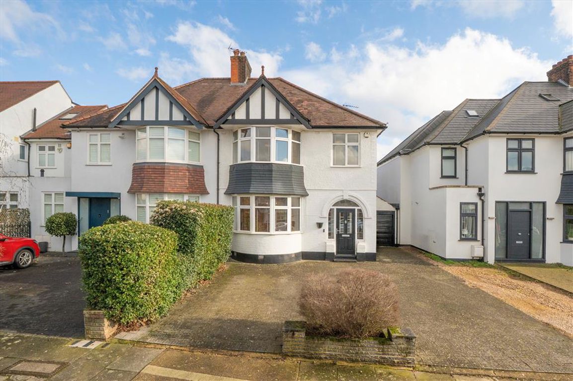 4 bedroom semi-detached house for sale 0
