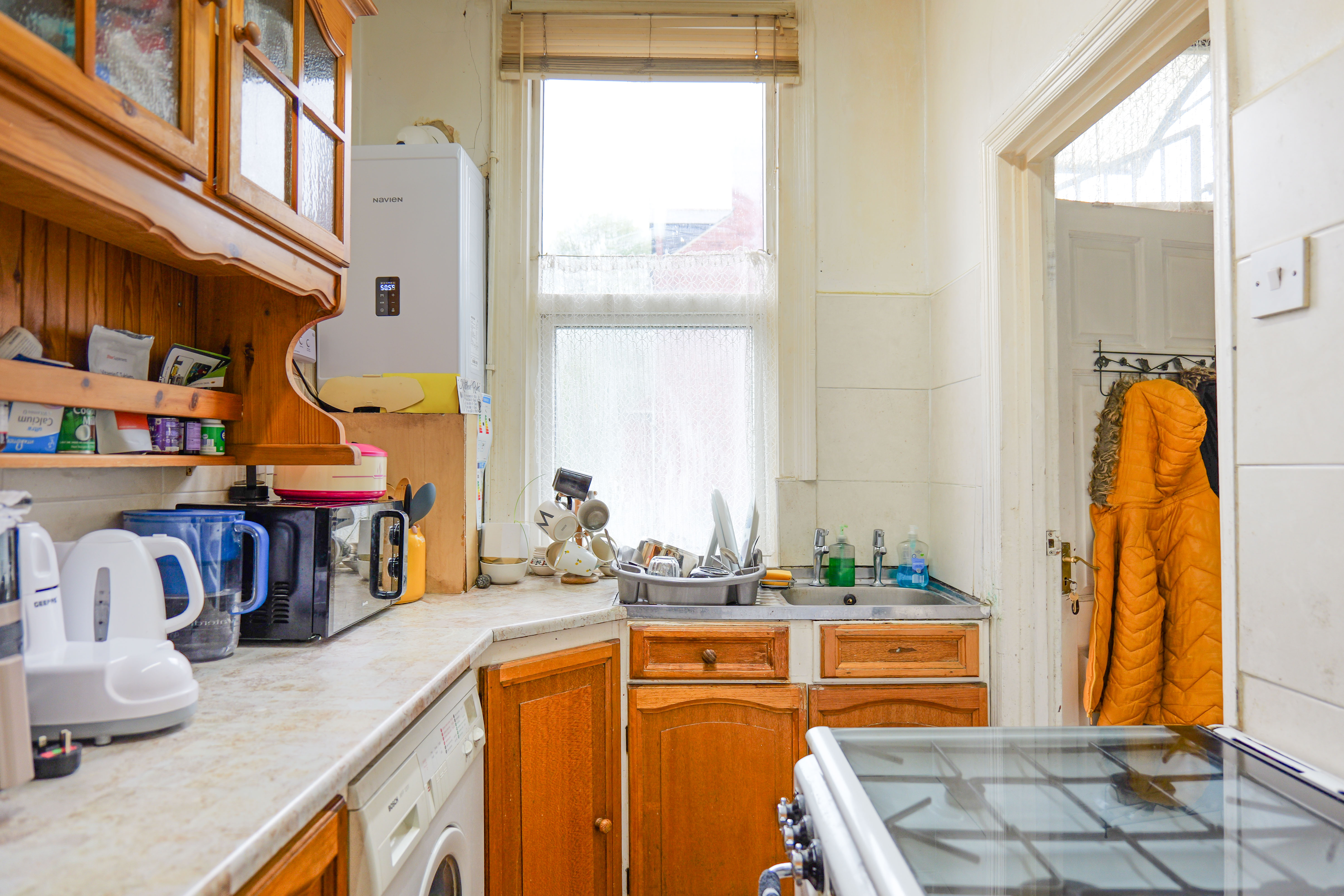 6, Harlech Road, Leeds photo 4