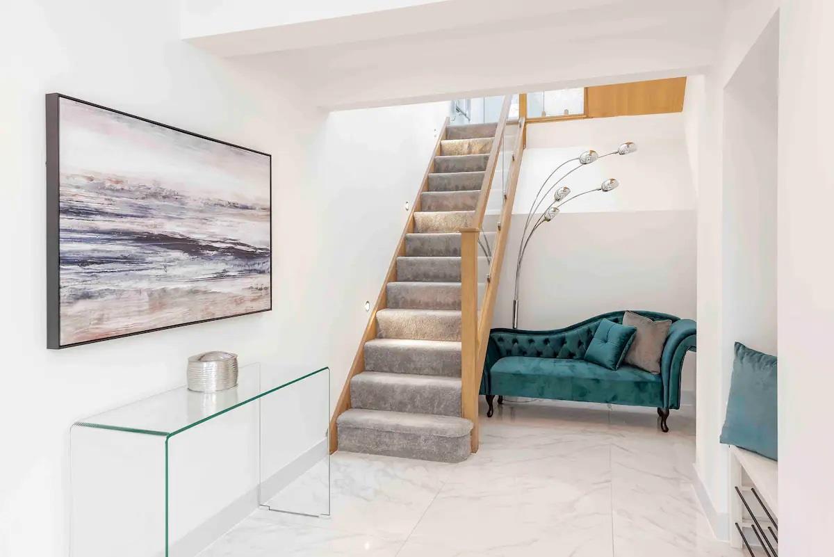 6 bedroom detached house for sale 0