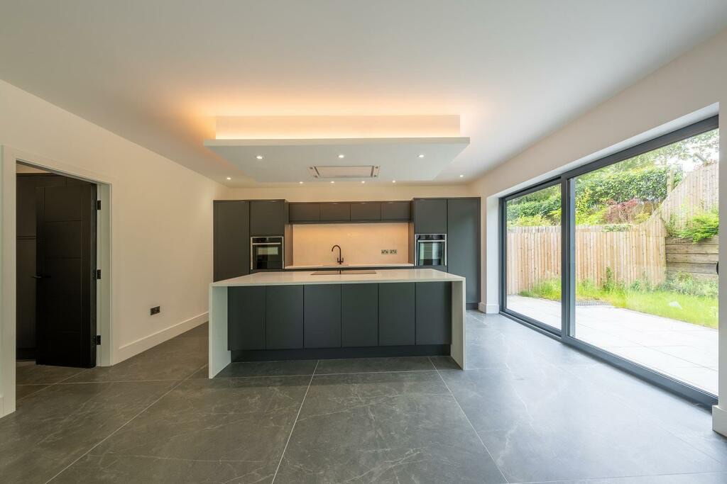 4 bedroom terraced house for sale 0