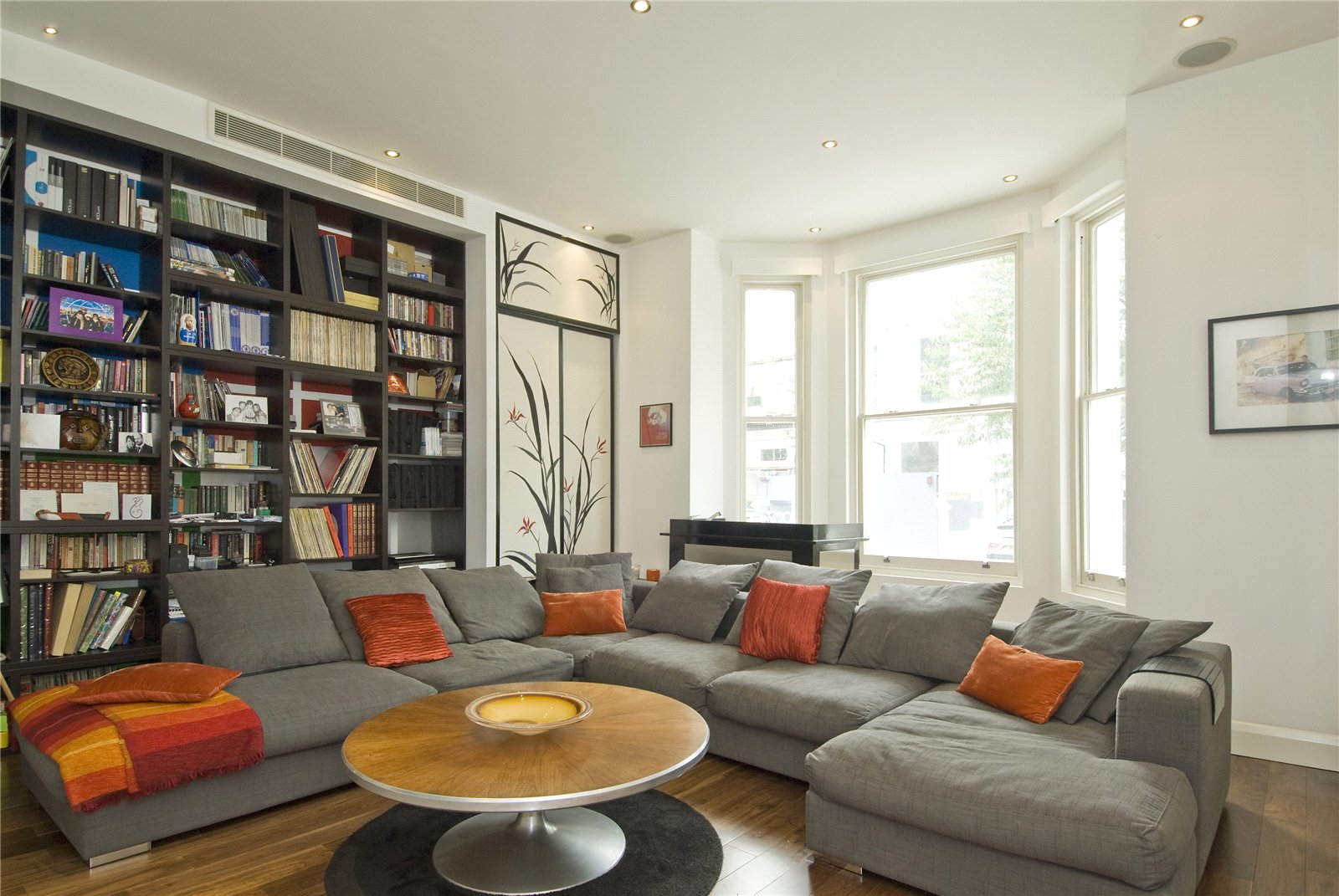 3 bedroom flat for sale in London
