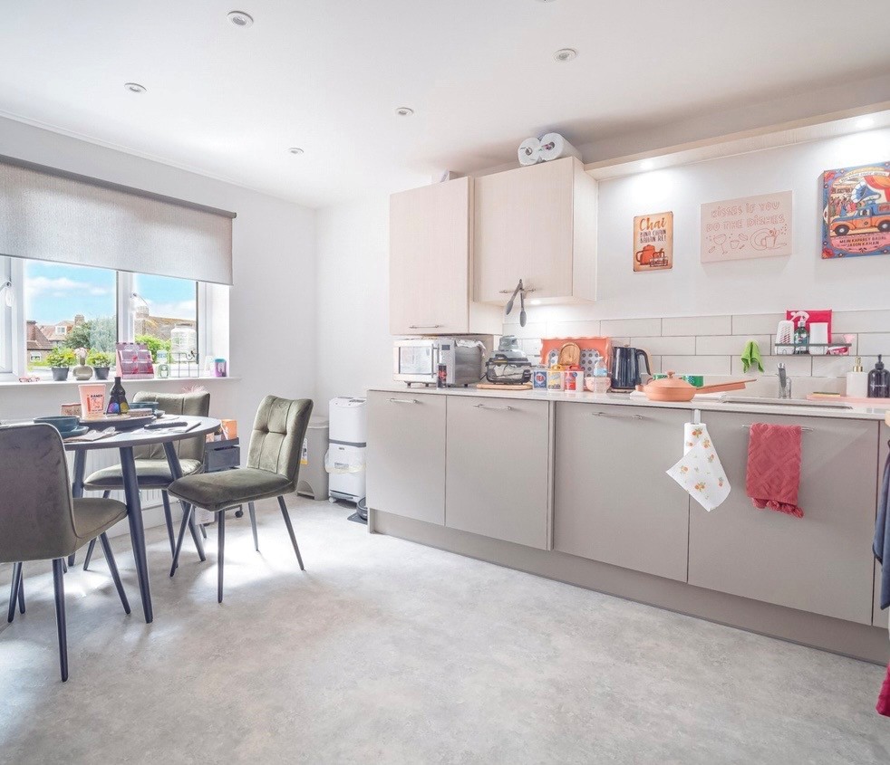 2-bed flat on Flat 4, Damers Lodge, 29, Damers Road, DORCHESTER, £1,375/mo