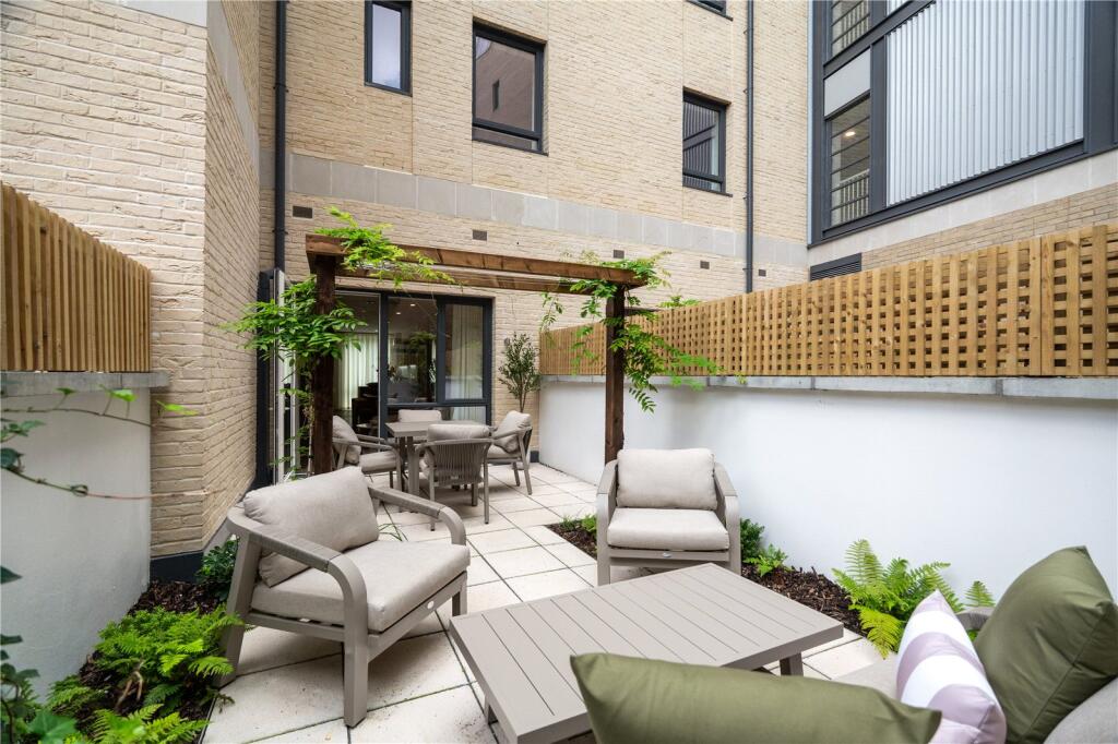 5 bedroom detached house for sale in Leatherhead