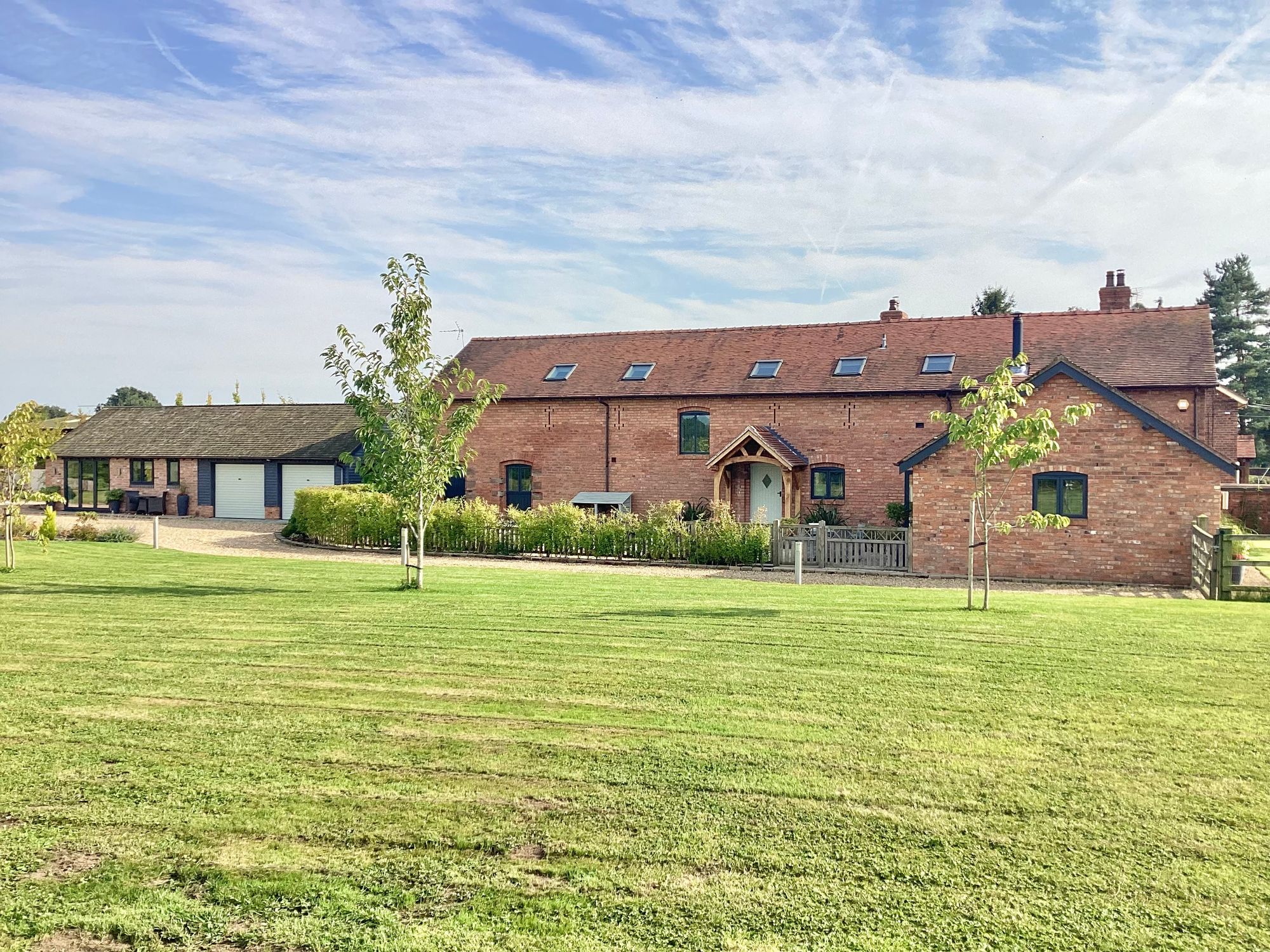 6 bedroom detached house for sale 0