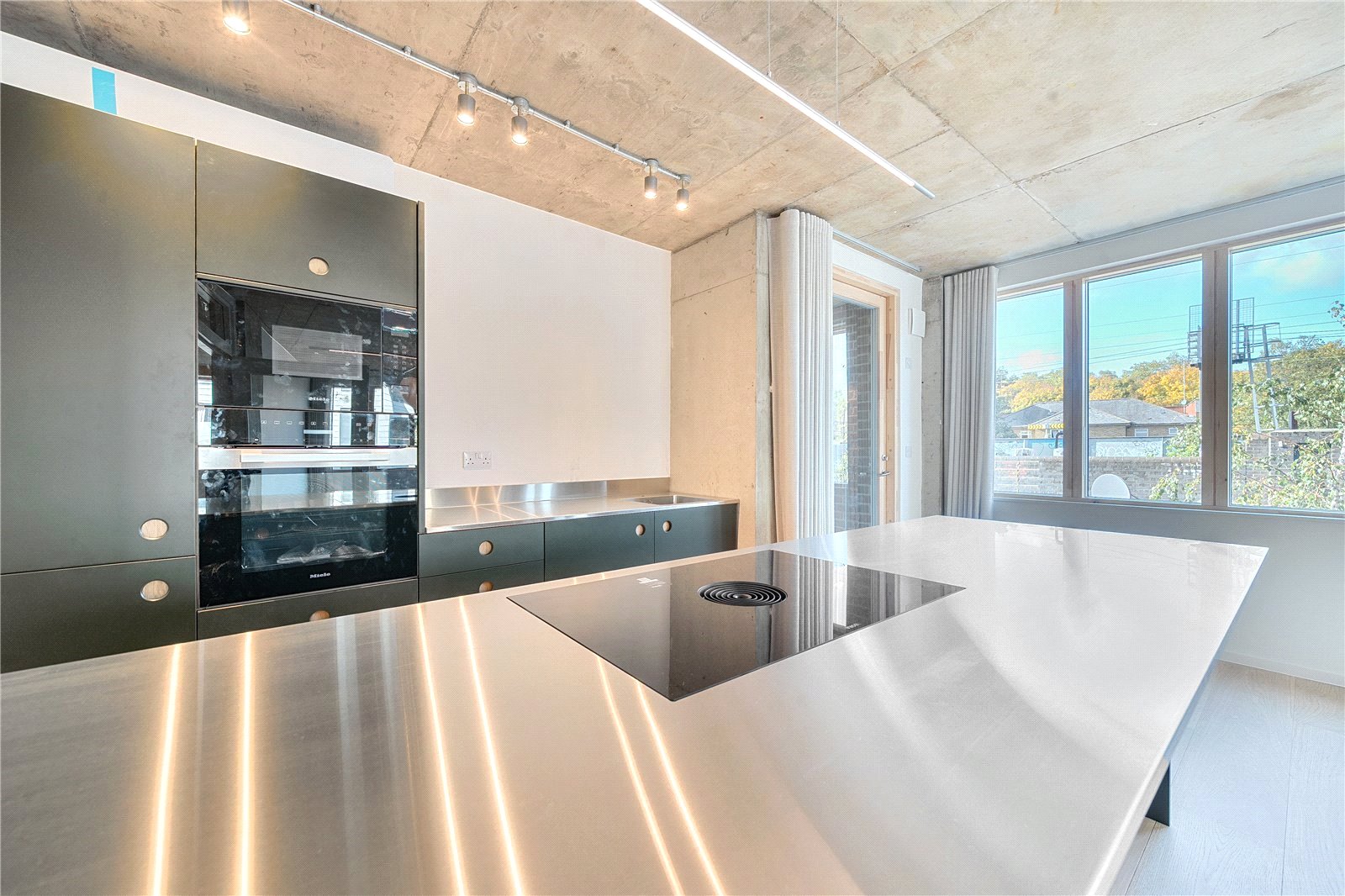 3 bedroom new flat for sale 0