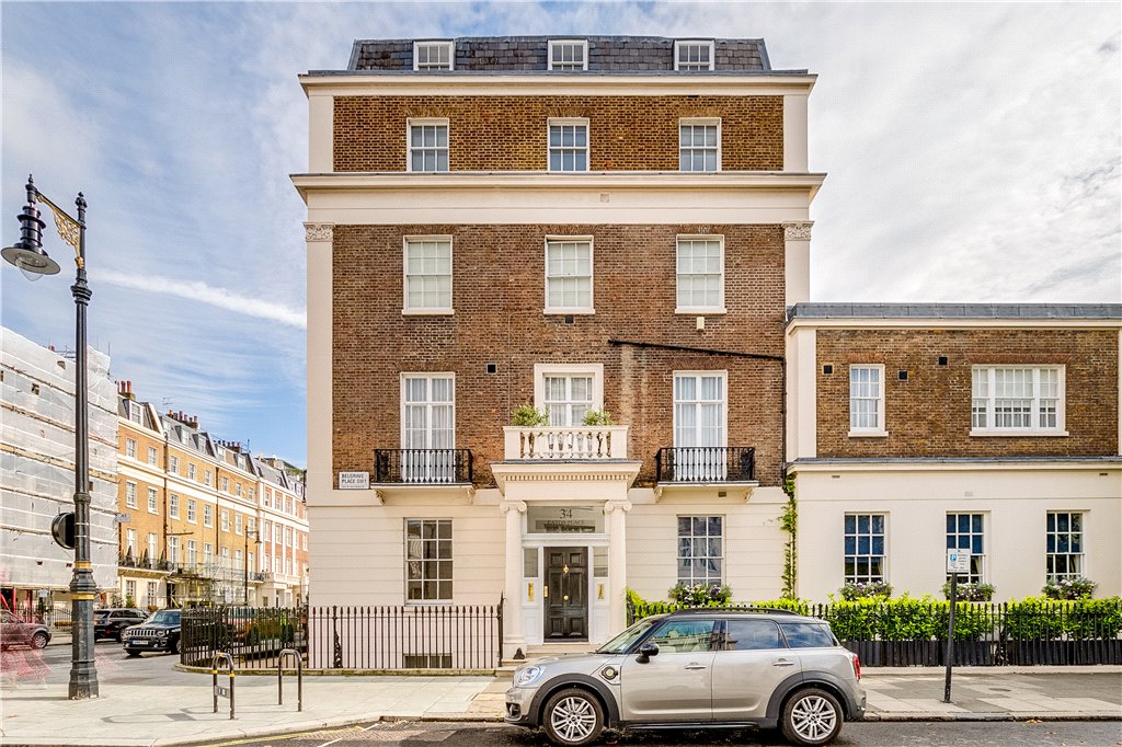 3 bedroom flat for sale in London