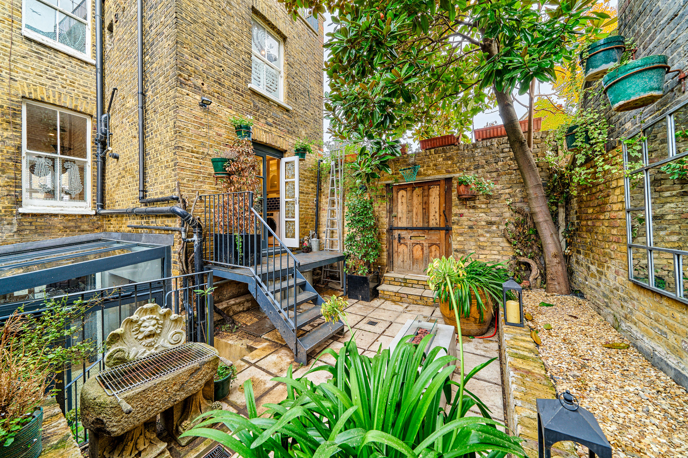 4 bedroom end terrace house for sale 0