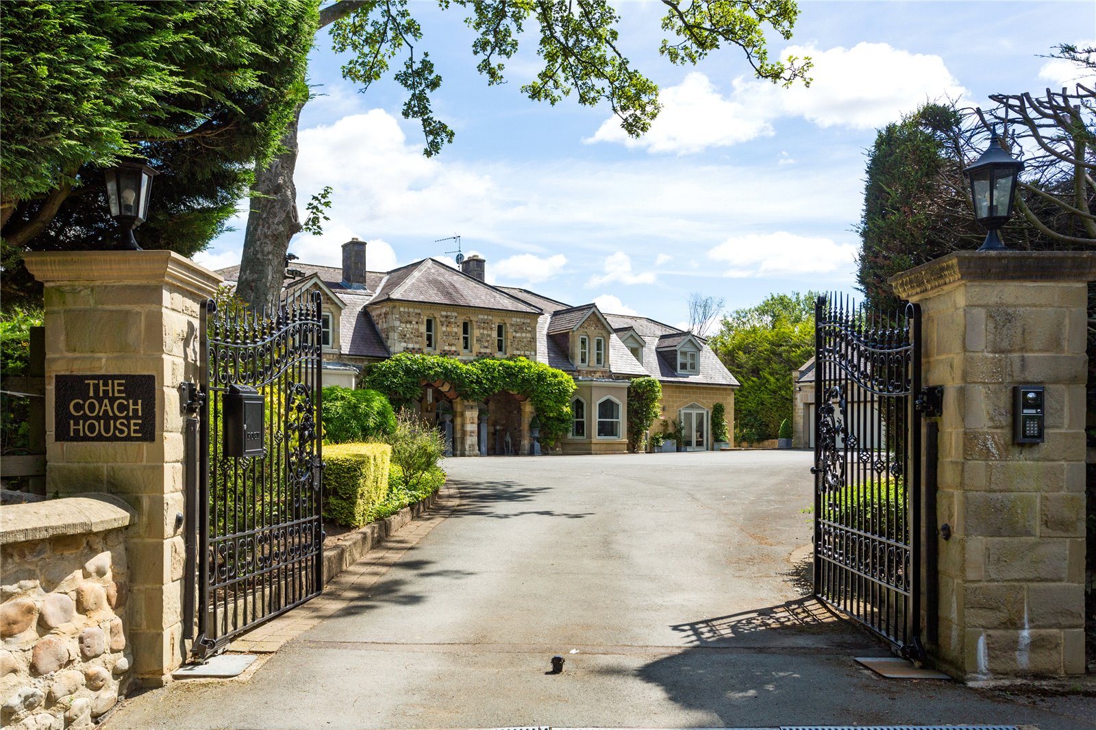 5 bedroom detached house for sale 0