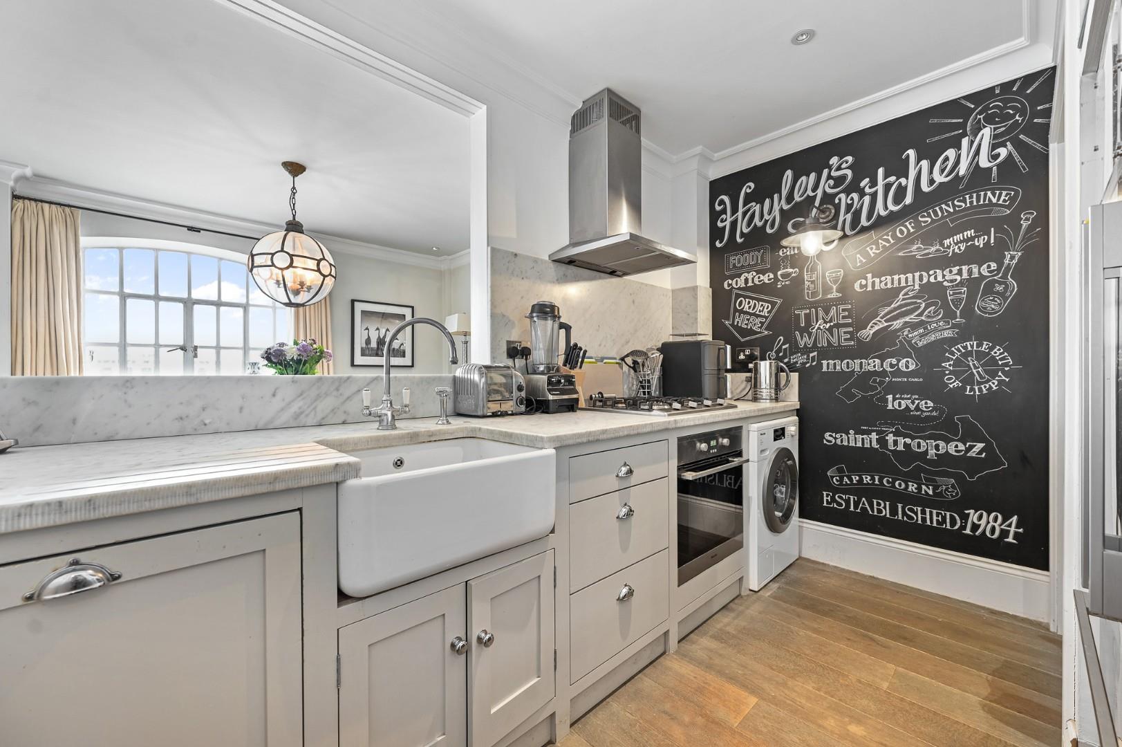 4 bedroom link-detached house for sale in Reigate