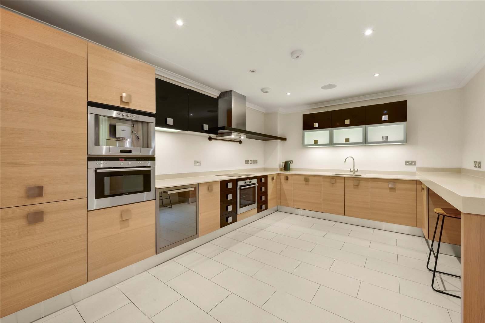 2 bedroom flat for sale 0