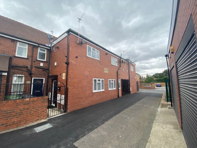 Flat 95b, Throstle Lane Middleton Leeds photo 2