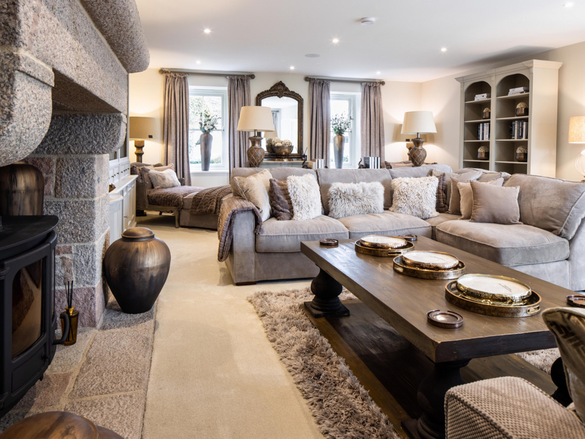 5 bedroom detached house for sale 0