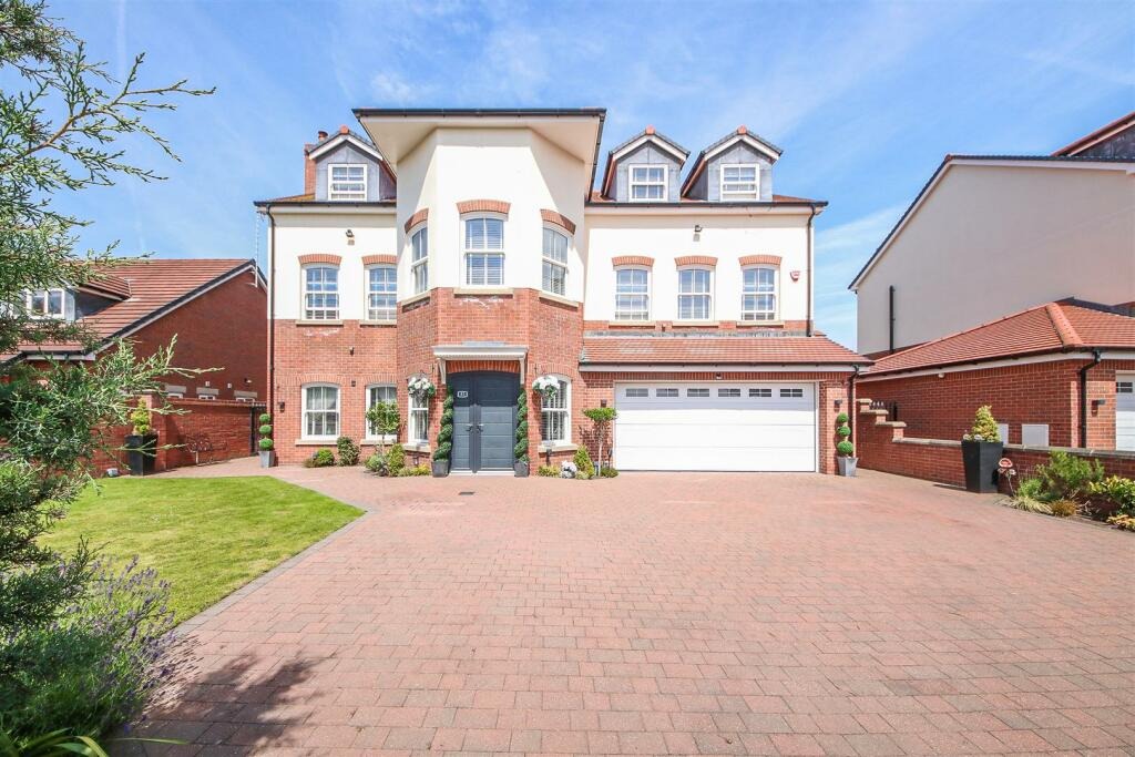 4 bedroom semi-detached house for sale in London