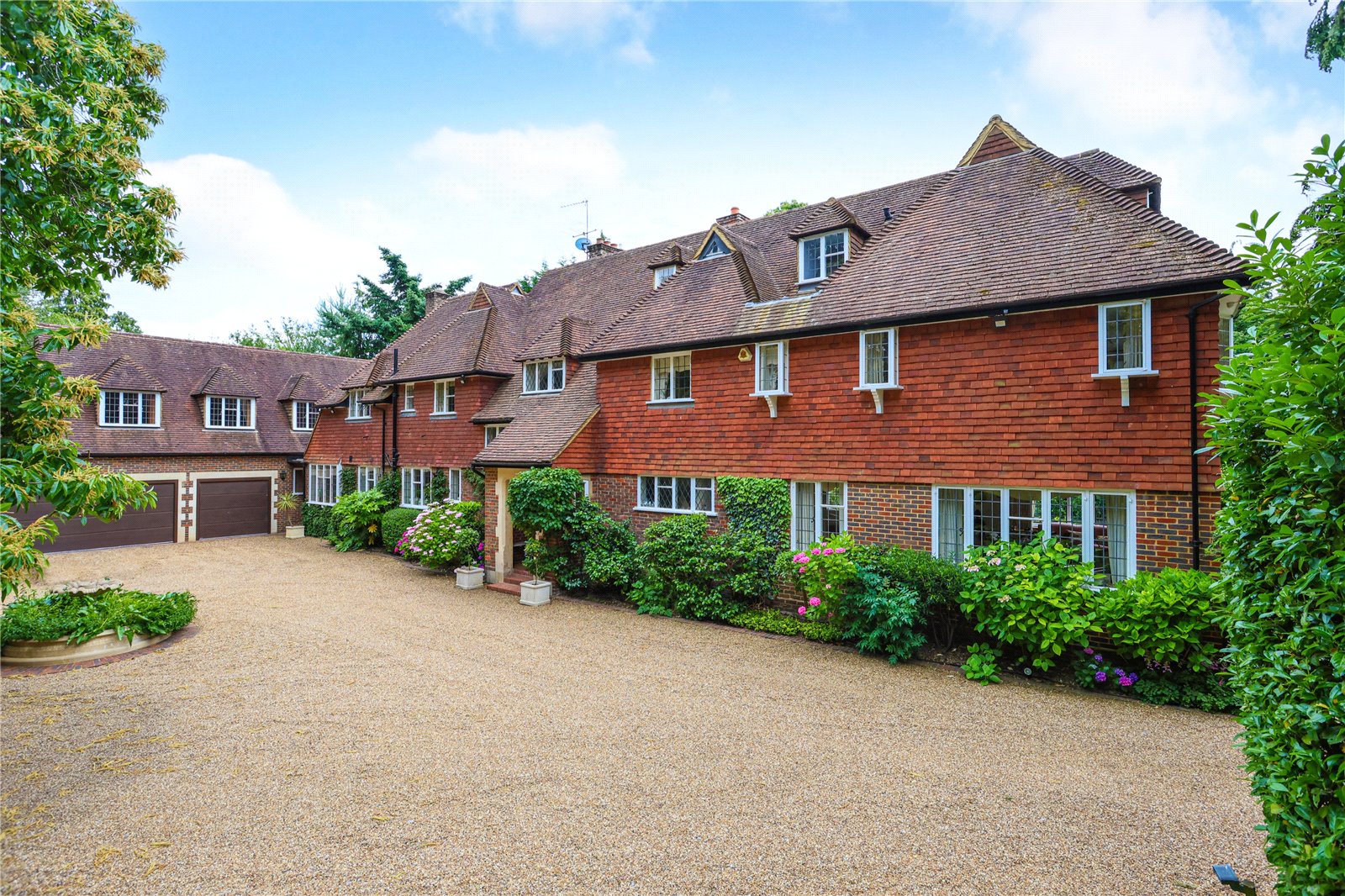 8 bedroom detached house for sale 0