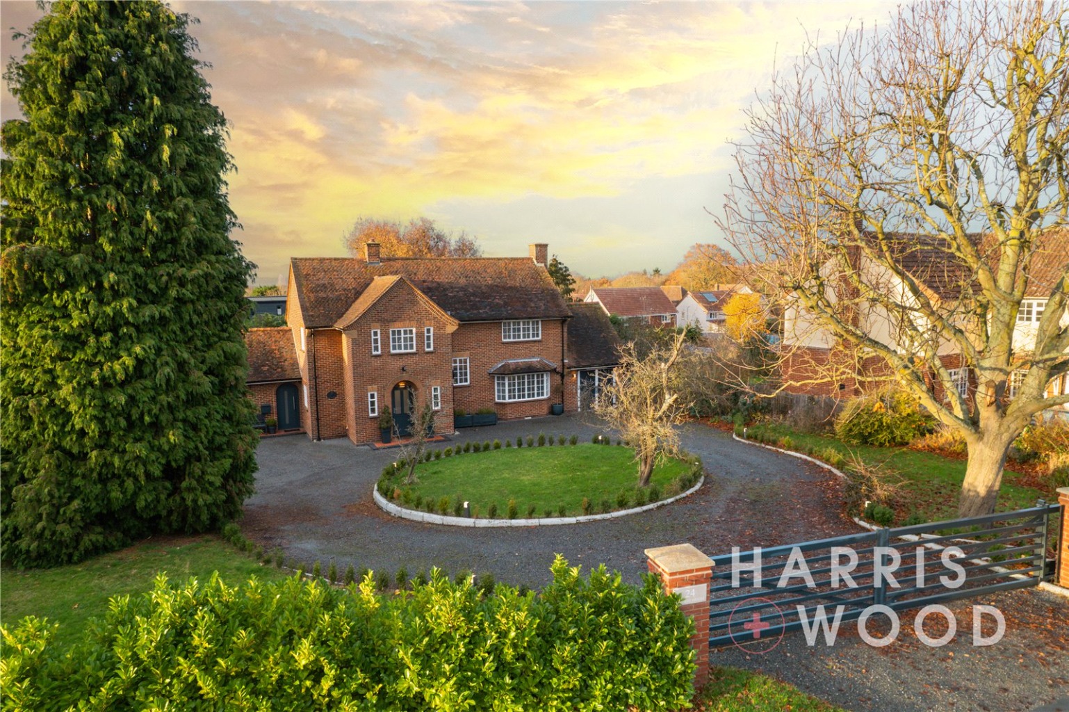 4 bedroom detached house for sale 0