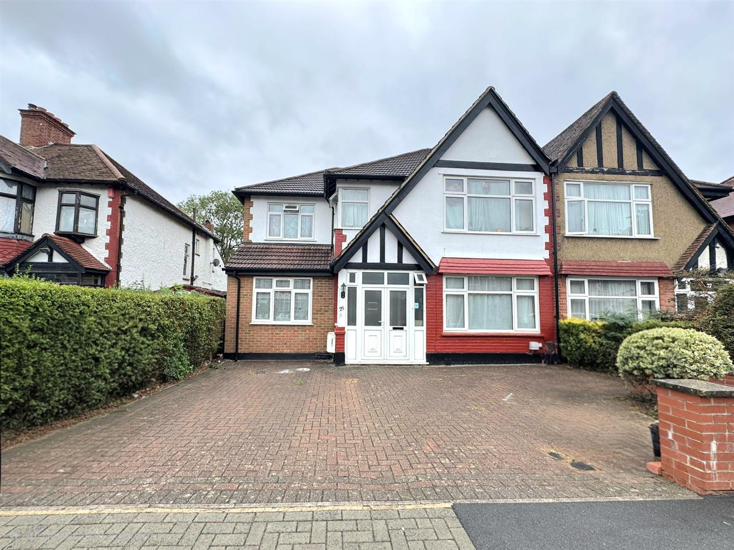 25a, Castleton Avenue, Wembley photo 2