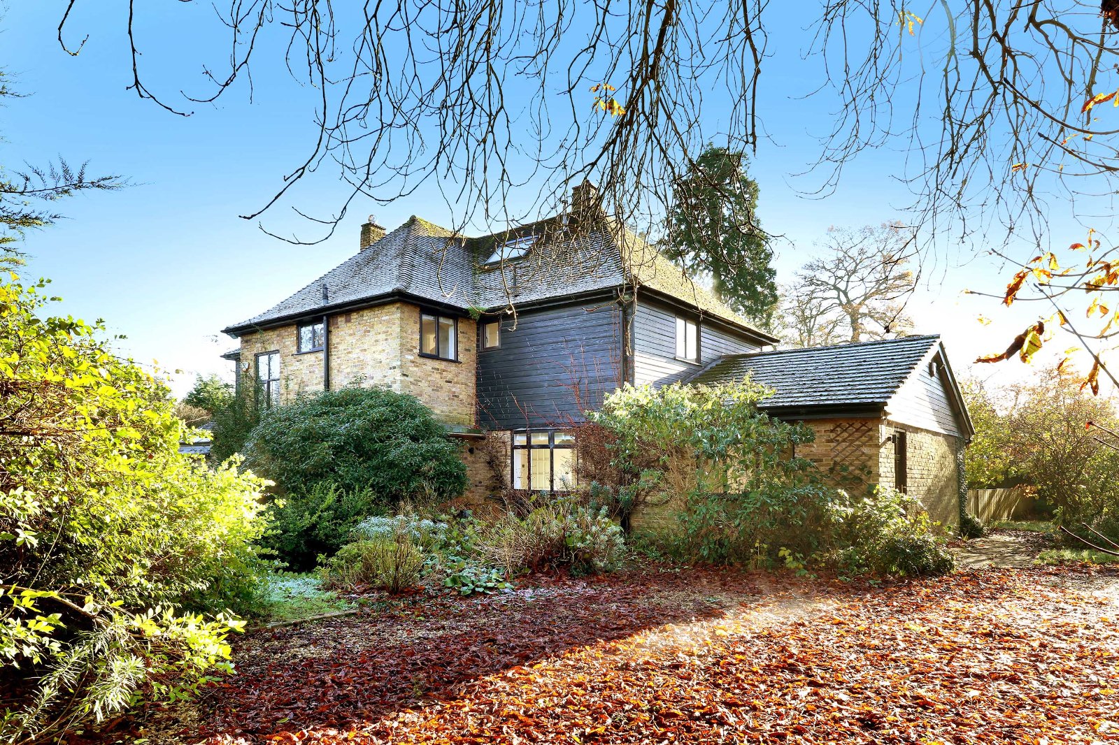 4 bedroom end terrace house for sale