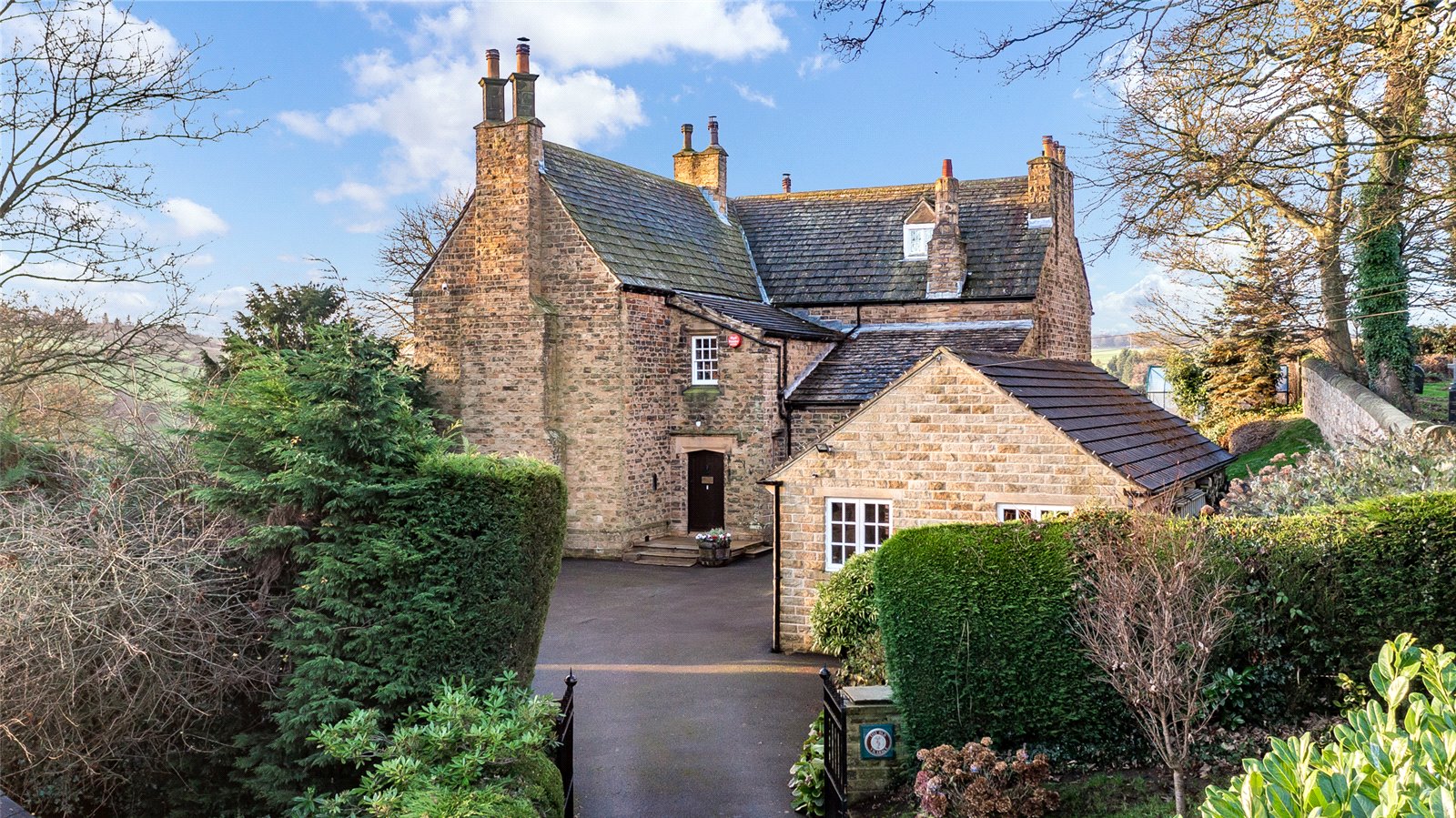 5 bedroom detached house for sale 0