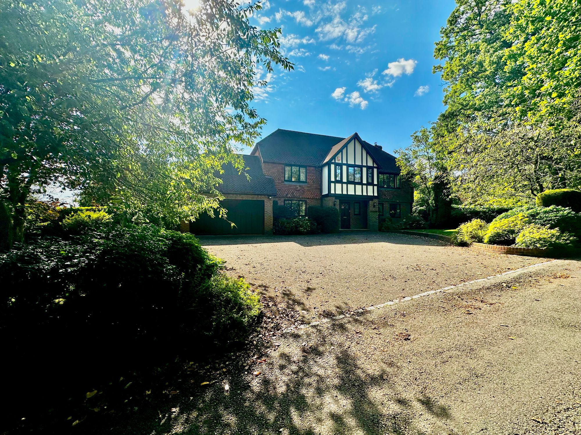 5 bedroom semi-detached house for sale