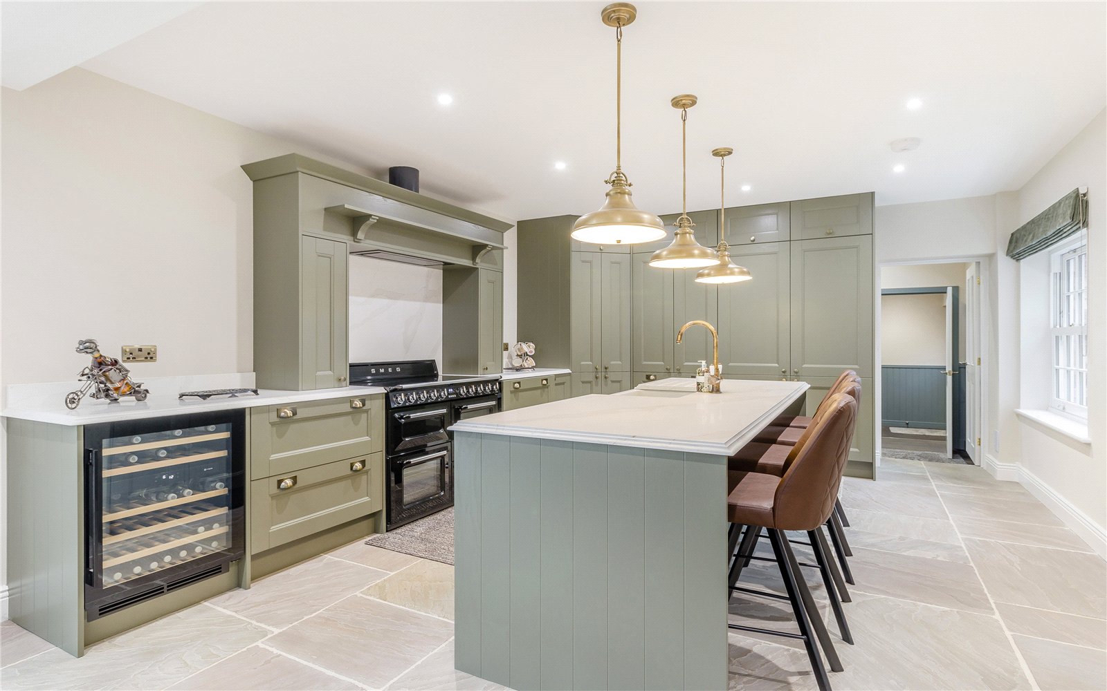 6 bedroom detached house for sale 0