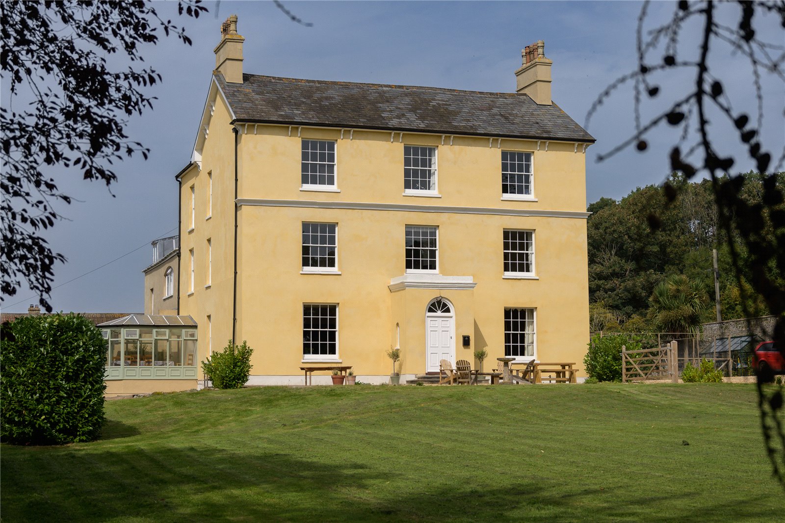 6 bedroom detached house for sale 0