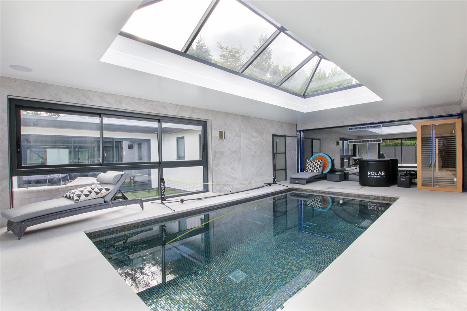 6 bedroom detached house for sale 0