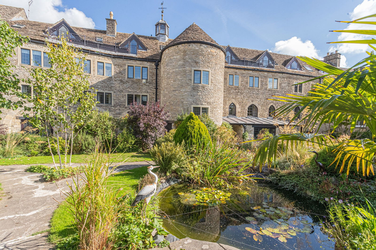 3-bed flat on 12 Helena Court, Hampton Street, Tetbury, £375,000