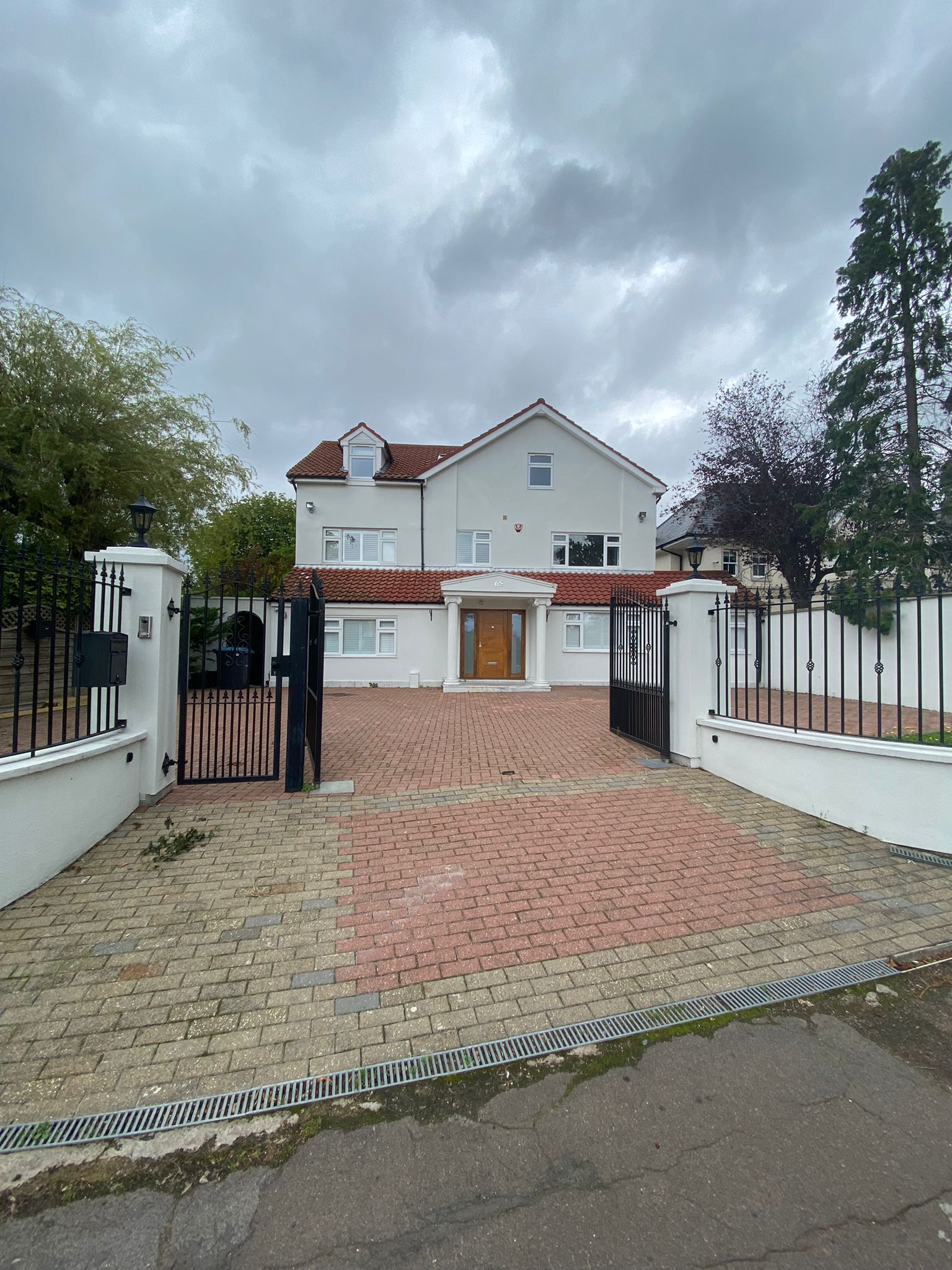 7 bedroom detached house for sale 0