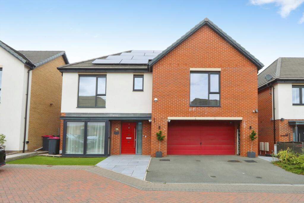 5 bed detached house for sale