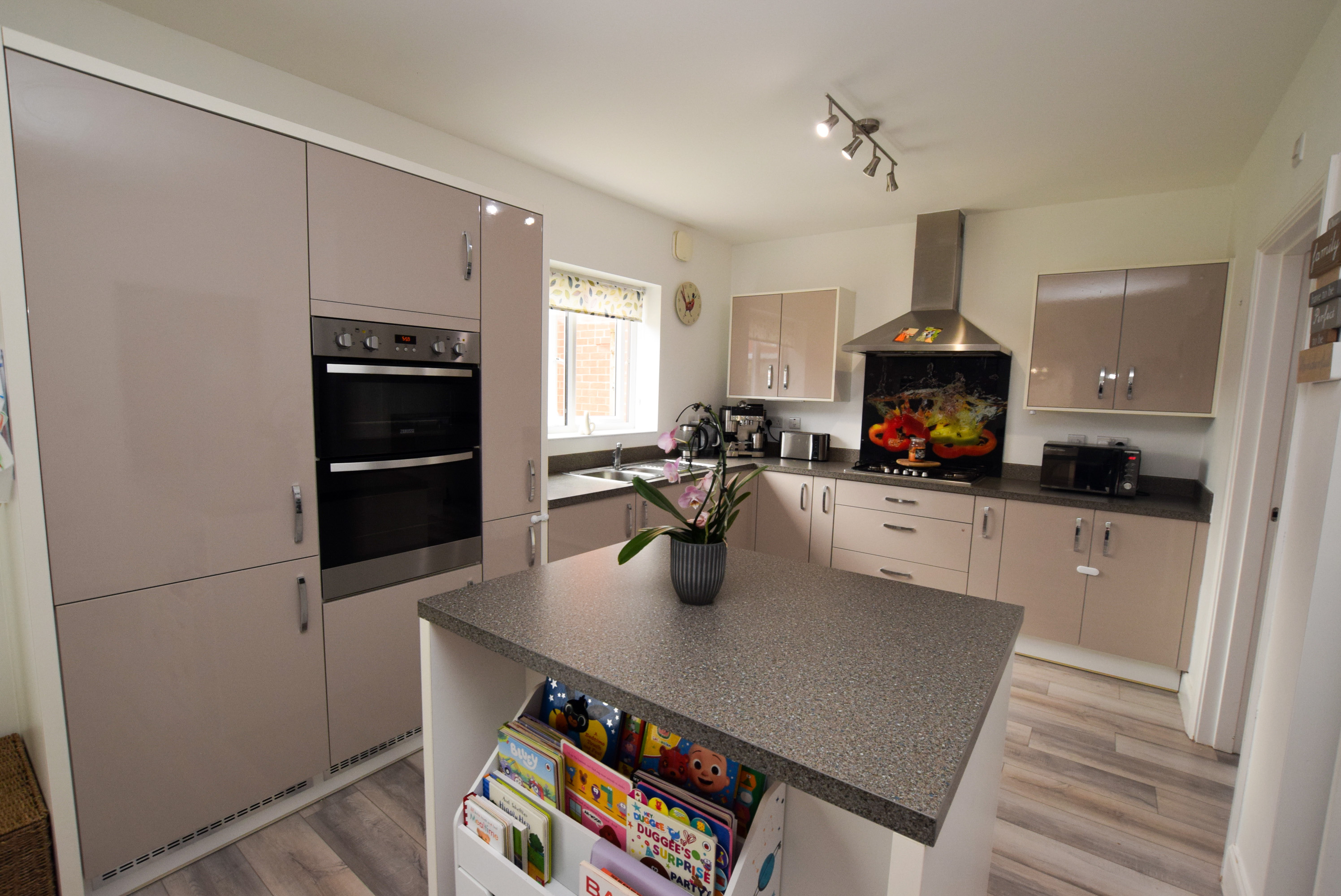 60, Yew Tree Meadow, Telford photo 2