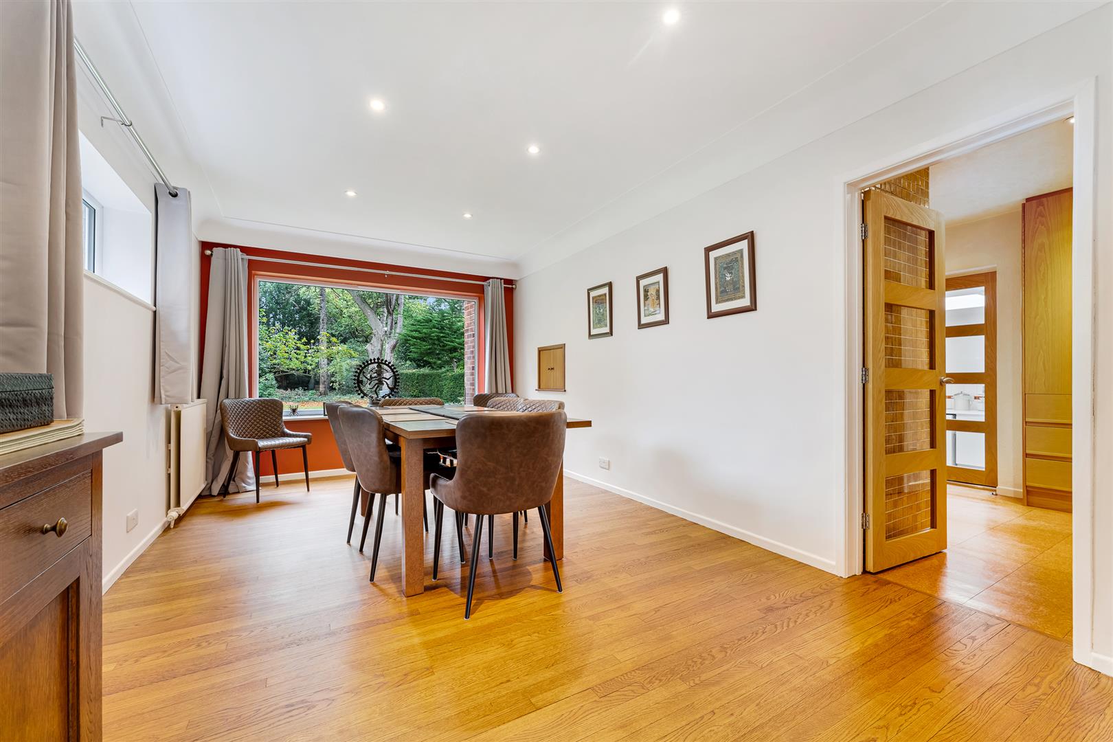 5 bedroom detached house for sale 0